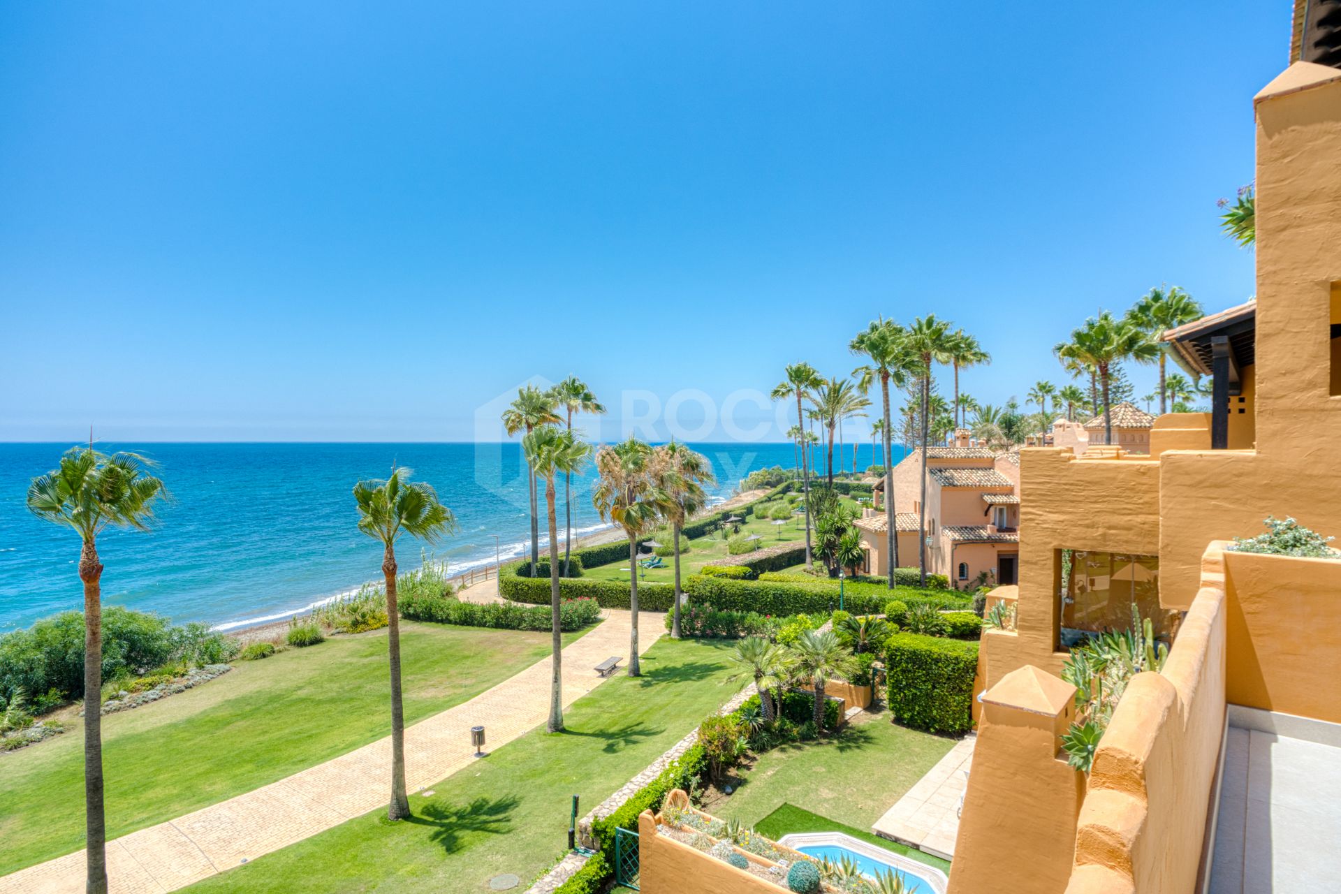 Beautiful beach front, south facing four bedroom apartment located in Los Granados del Mar on the New Golden Mile
