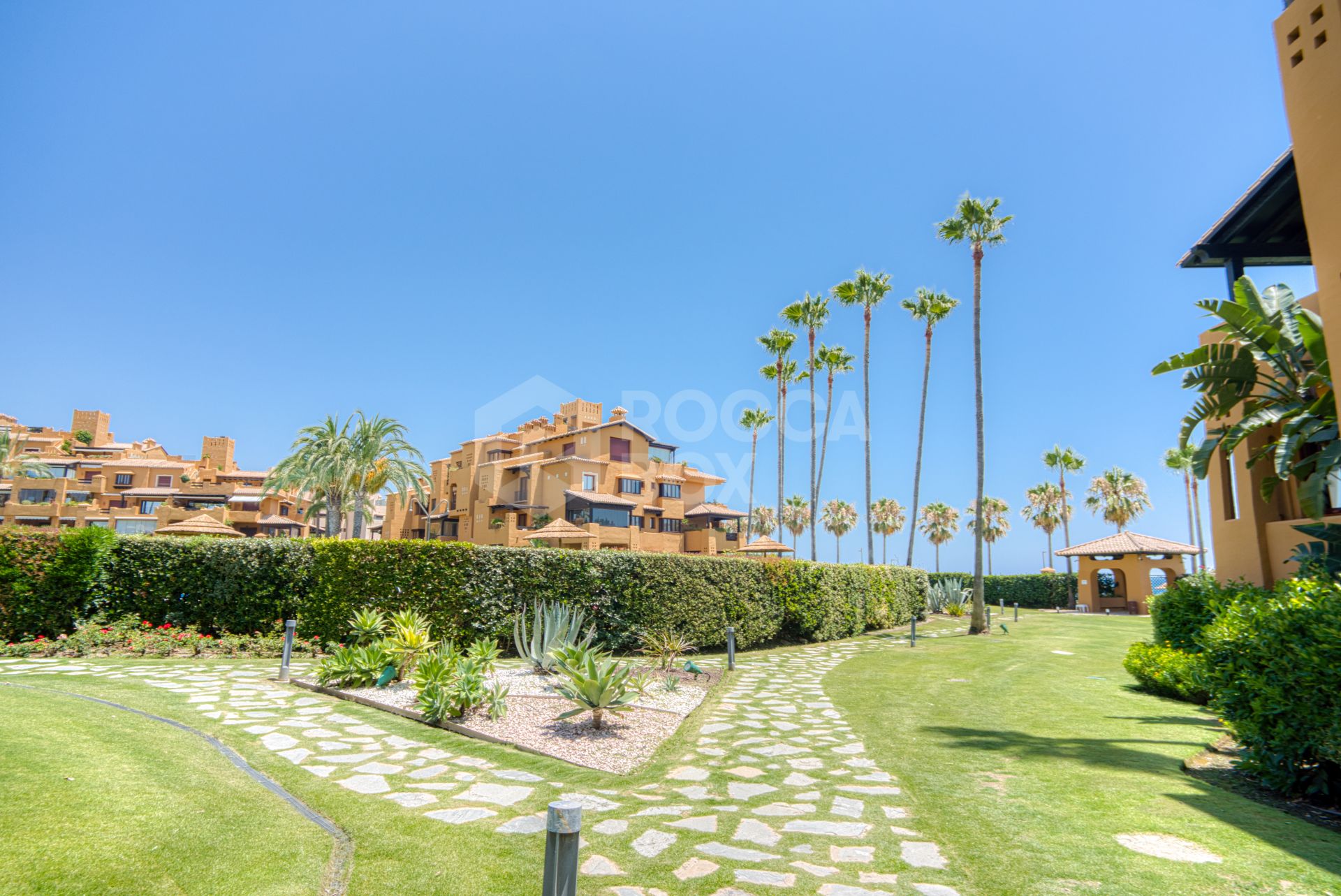 Beautiful beach front, south facing four bedroom apartment located in Los Granados del Mar on the New Golden Mile