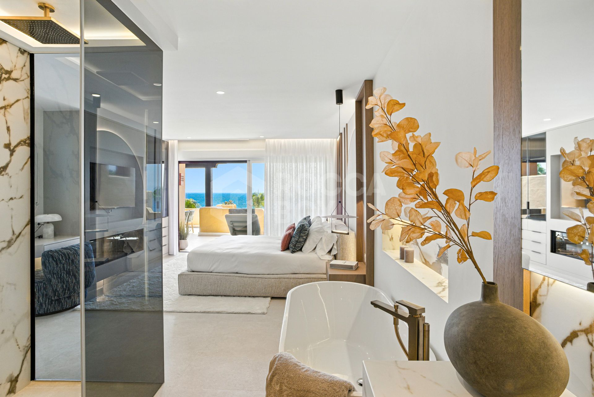 Beautiful beach front, south facing four bedroom apartment located in Los Granados del Mar on the New Golden Mile
