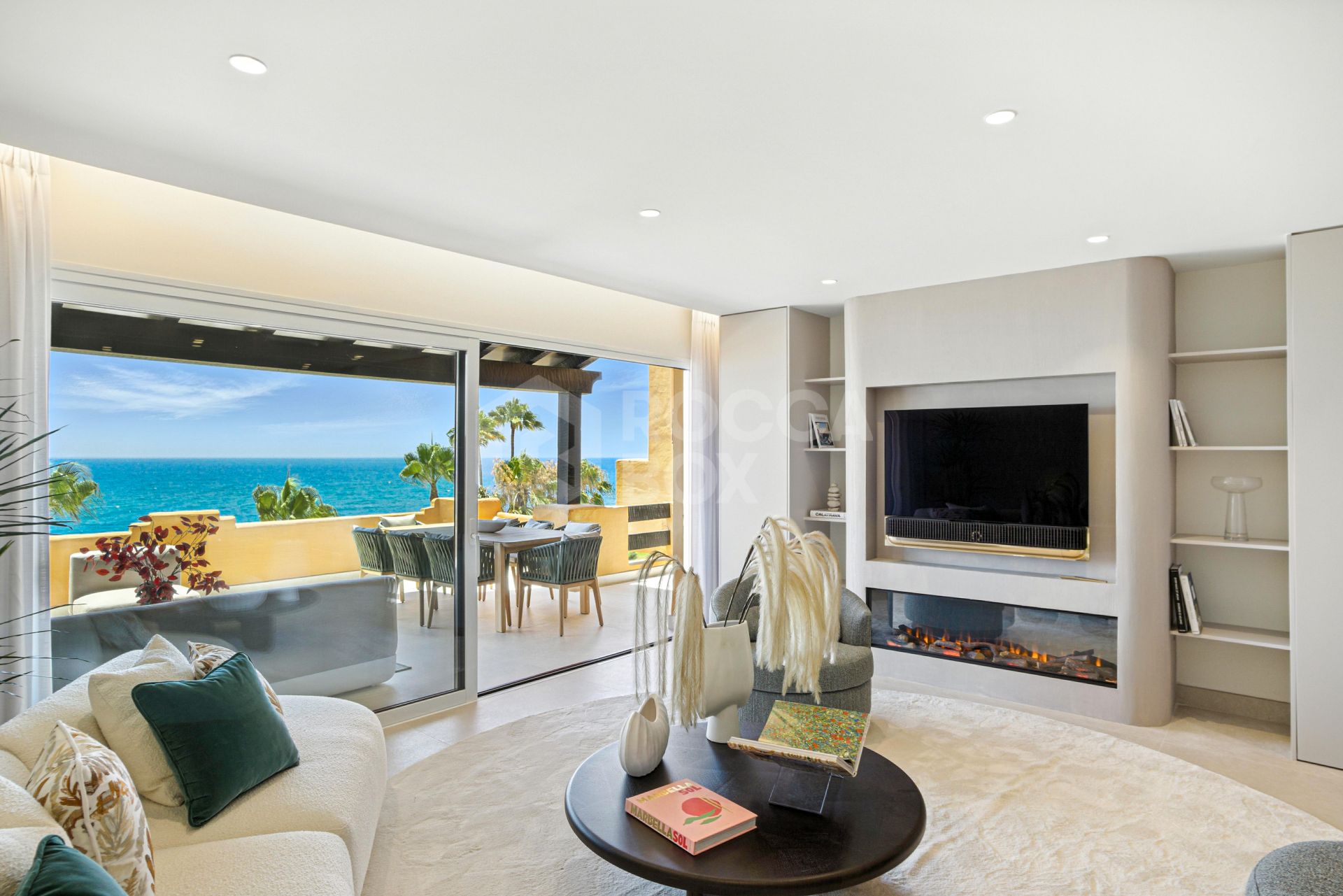 Beautiful beach front, south facing four bedroom apartment located in Los Granados del Mar on the New Golden Mile