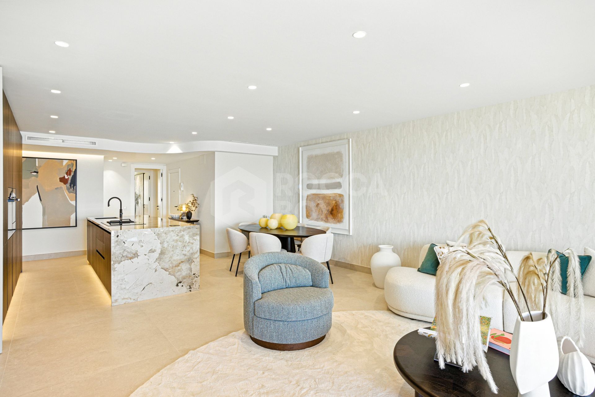 Beautiful beach front, south facing four bedroom apartment located in Los Granados del Mar on the New Golden Mile