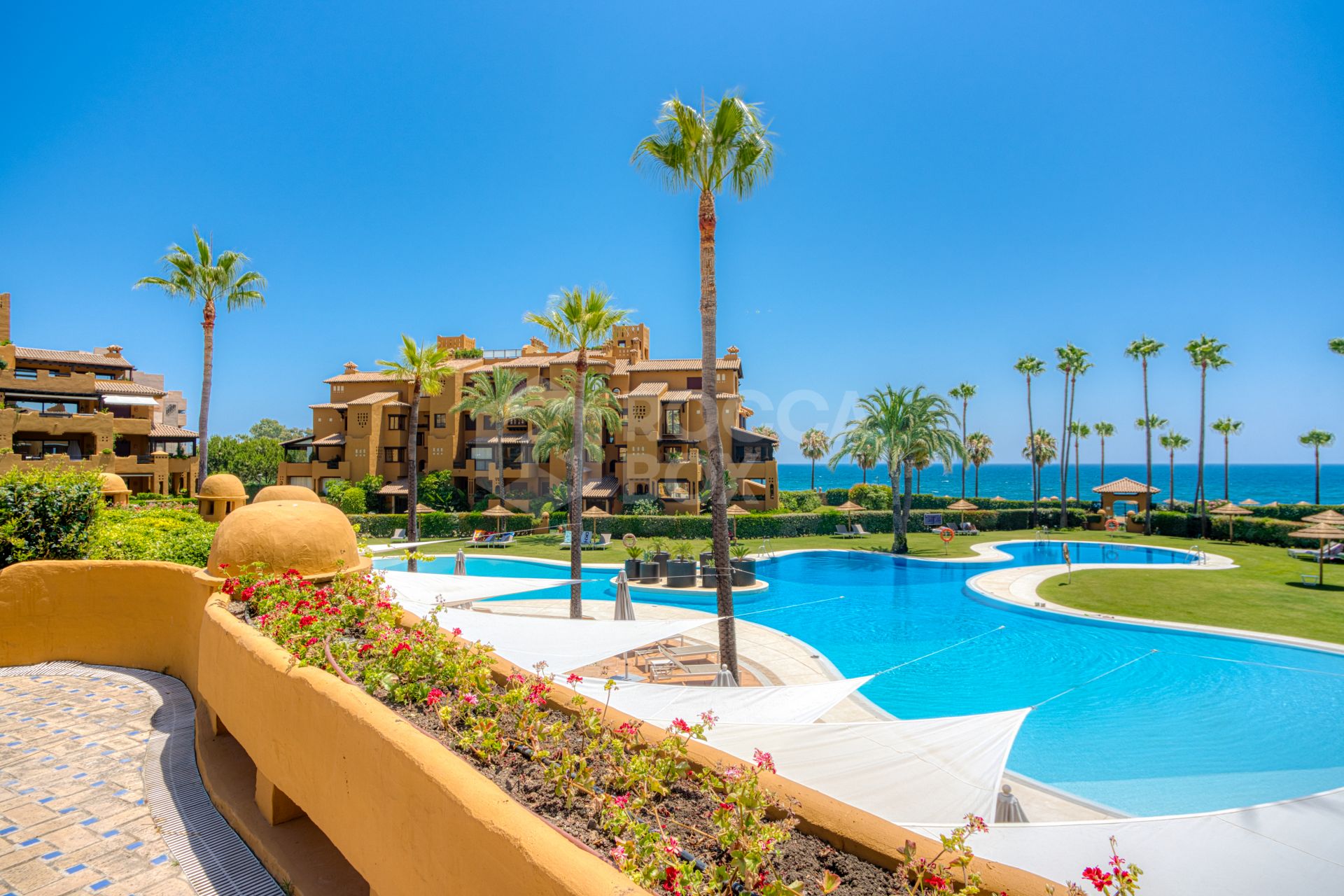 Beautiful beach front, south facing four bedroom apartment located in Los Granados del Mar on the New Golden Mile