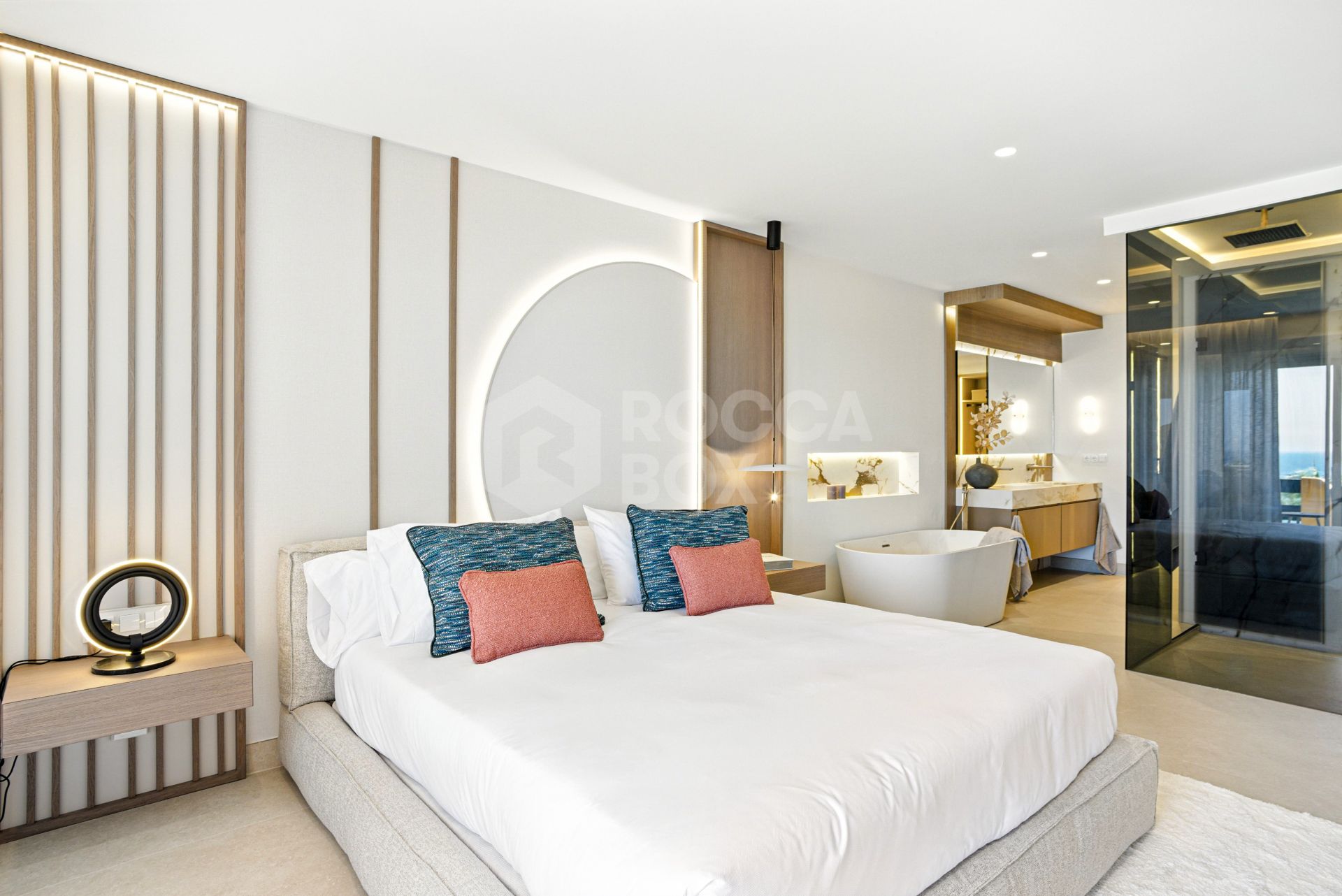 Beautiful beach front, south facing four bedroom apartment located in Los Granados del Mar on the New Golden Mile