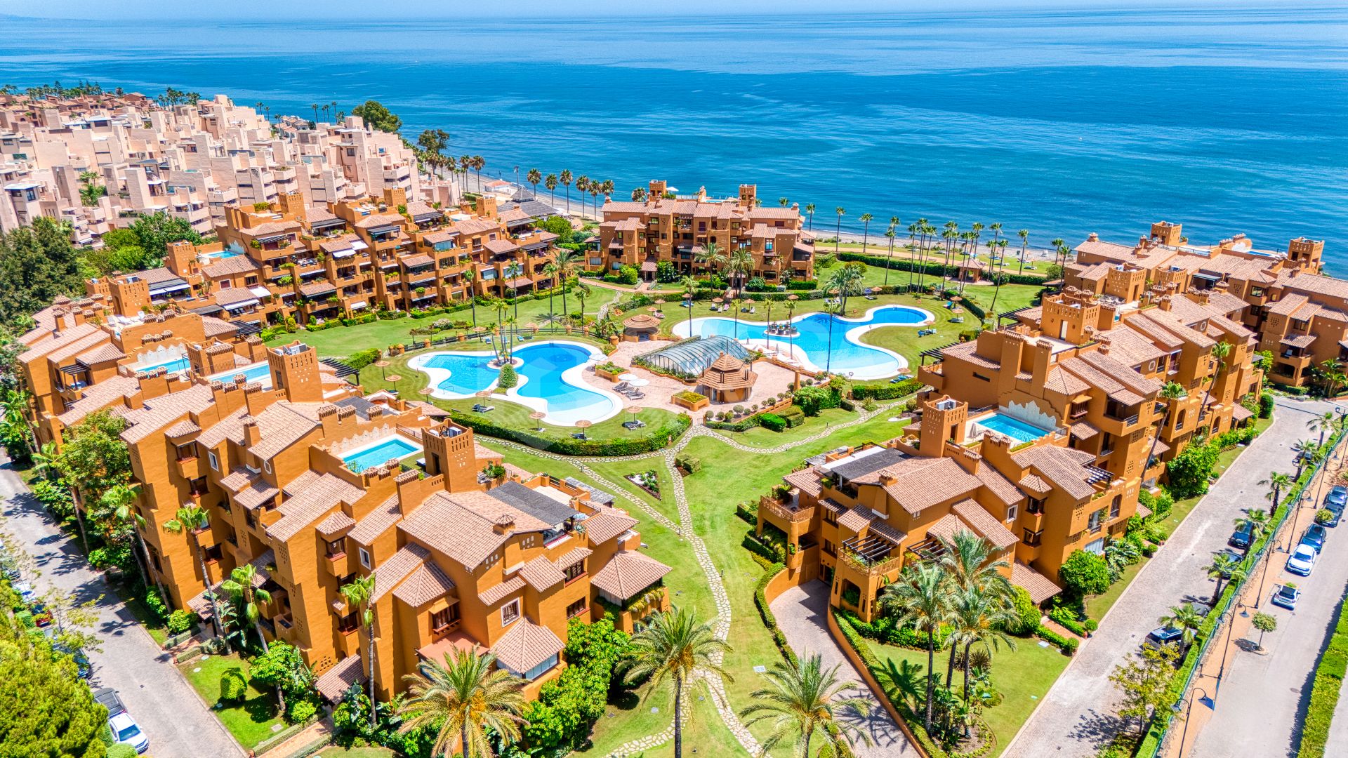 Stunning south facing, four bedroom ground floor apartment, set within the exclusive Los Granados del Mar urbanization on the New Golden Mile