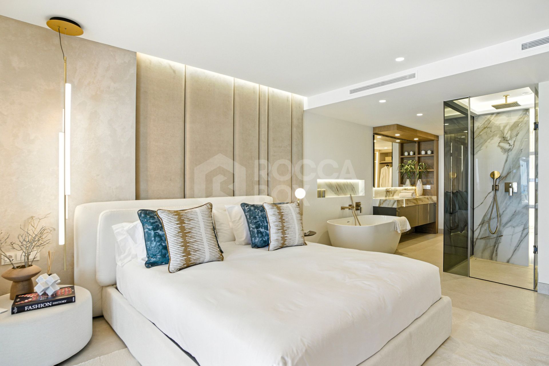 Stunning south facing, four bedroom ground floor apartment, set within the exclusive Los Granados del Mar urbanization on the New Golden Mile