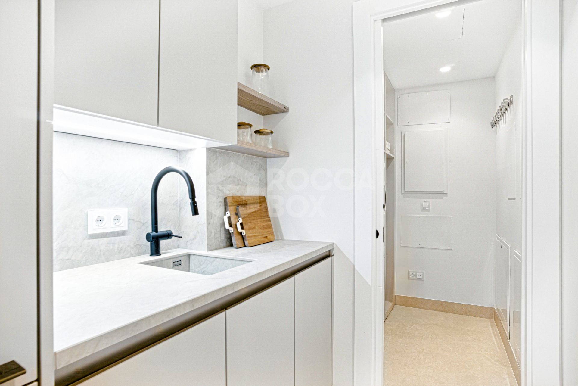 Stunning south facing, four bedroom ground floor apartment, set within the exclusive Los Granados del Mar urbanization on the New Golden Mile