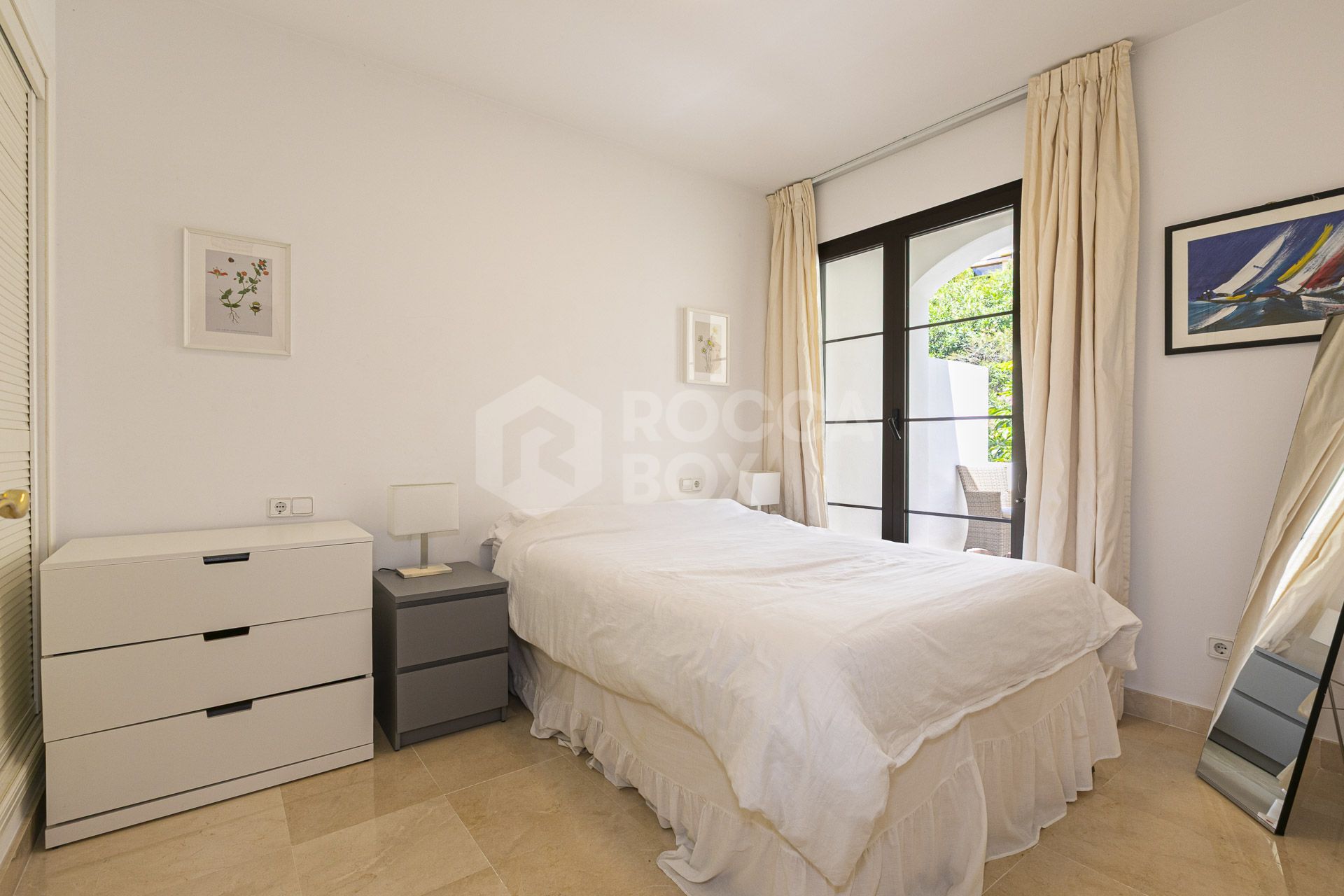 Beautiful south-facing, four bedroom townhouse in Los Almendros, part of the secure Los Arqueros Golf community in Benahavís