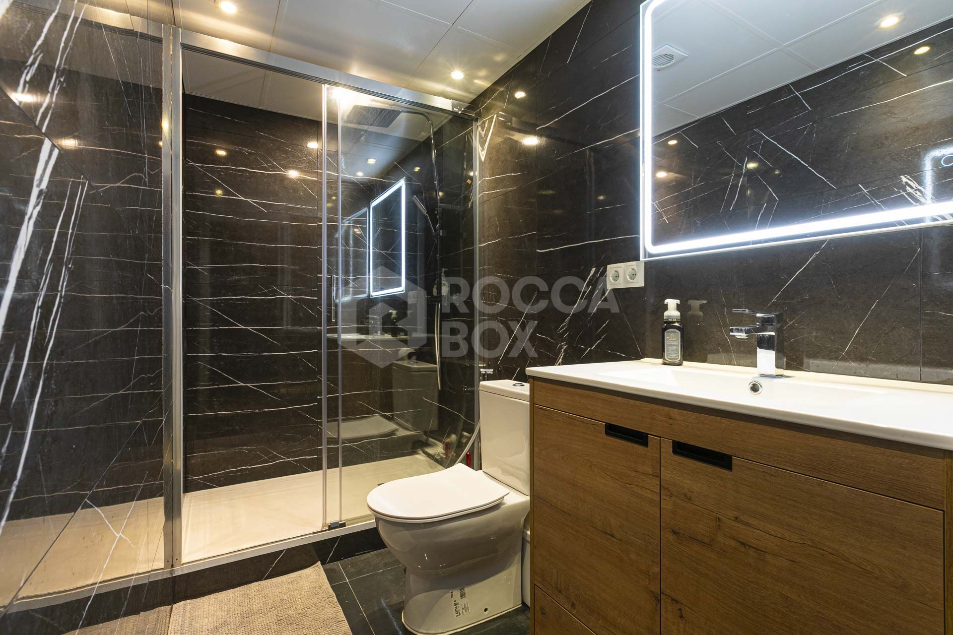 Beautiful south-facing, four bedroom townhouse in Los Almendros, part of the secure Los Arqueros Golf community in Benahavís