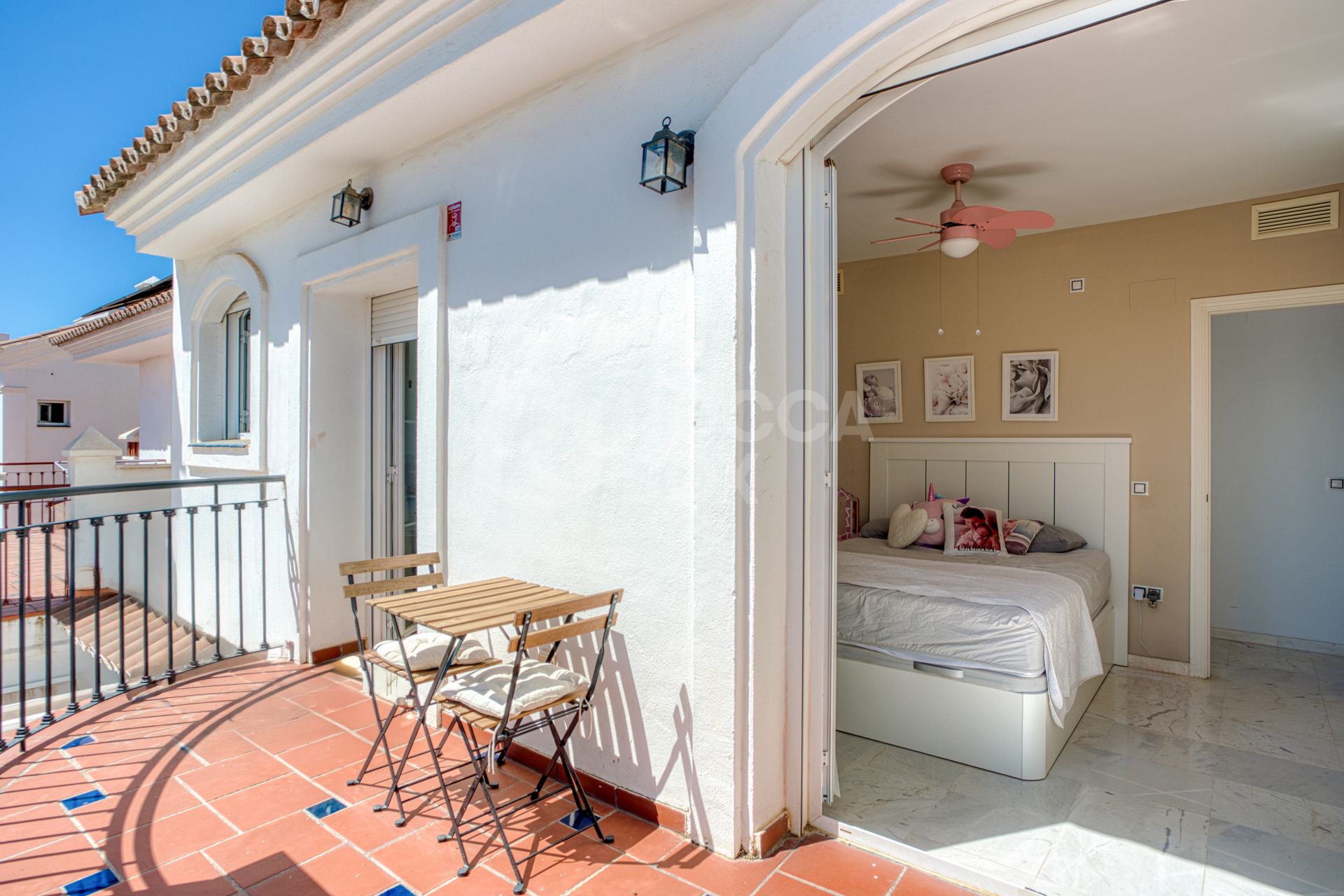 Stylish south west facing, three-bedroom semi detached townhouse located in Riviera del Sol