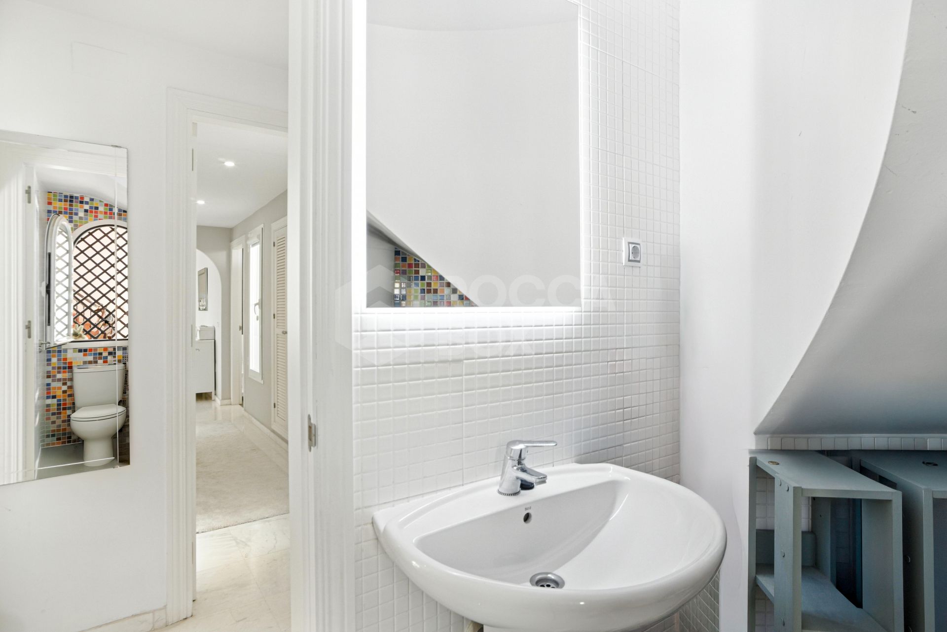 Stylish south west facing, three-bedroom semi detached townhouse located in Riviera del Sol