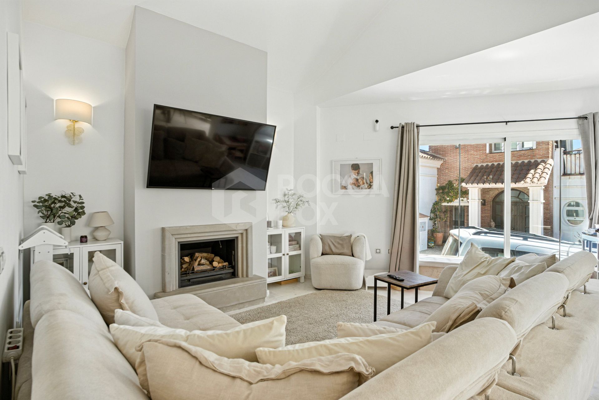 Stylish south west facing, three-bedroom semi detached townhouse located in Riviera del Sol