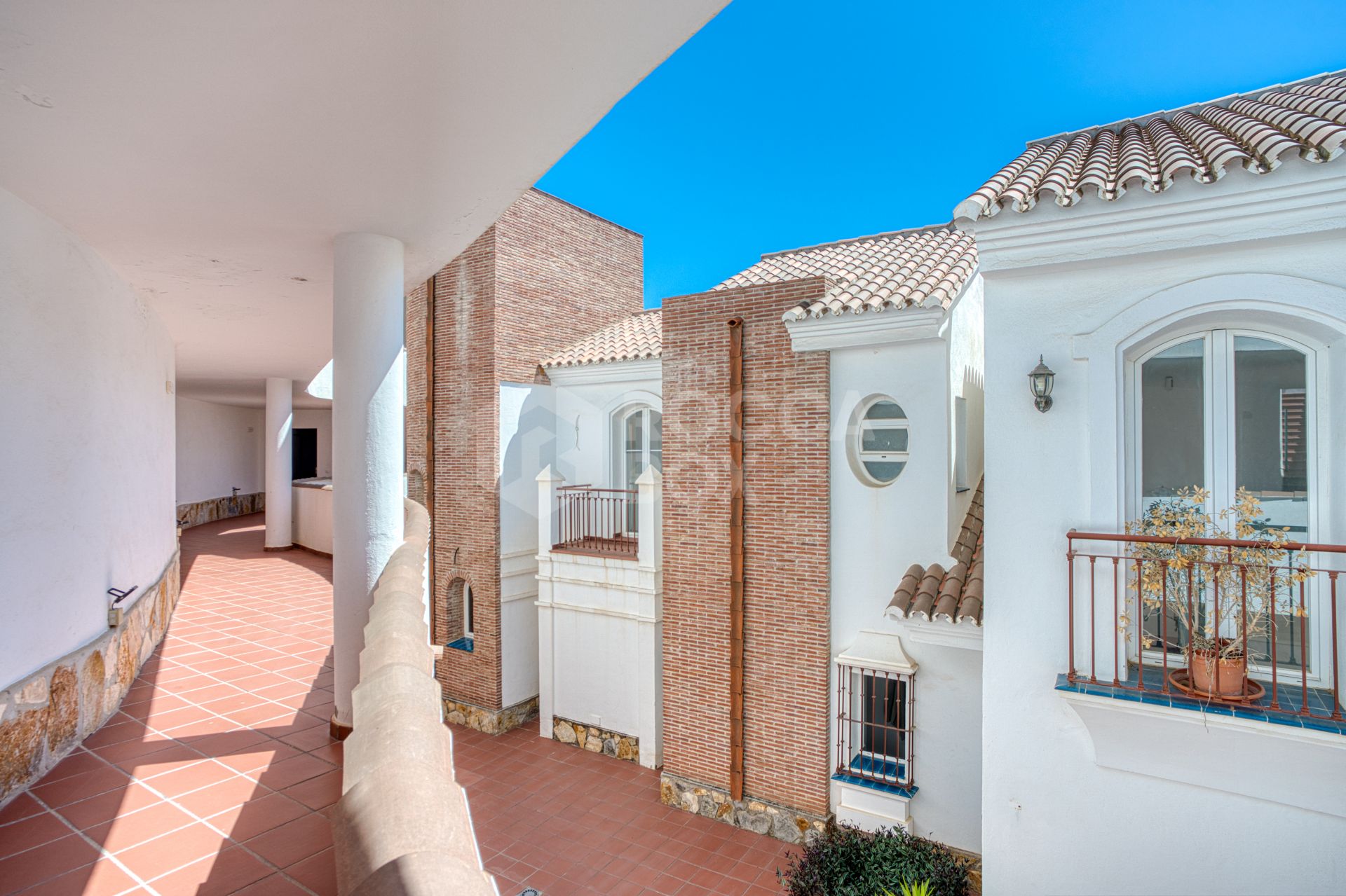 Stylish south west facing, three-bedroom semi detached townhouse located in Riviera del Sol