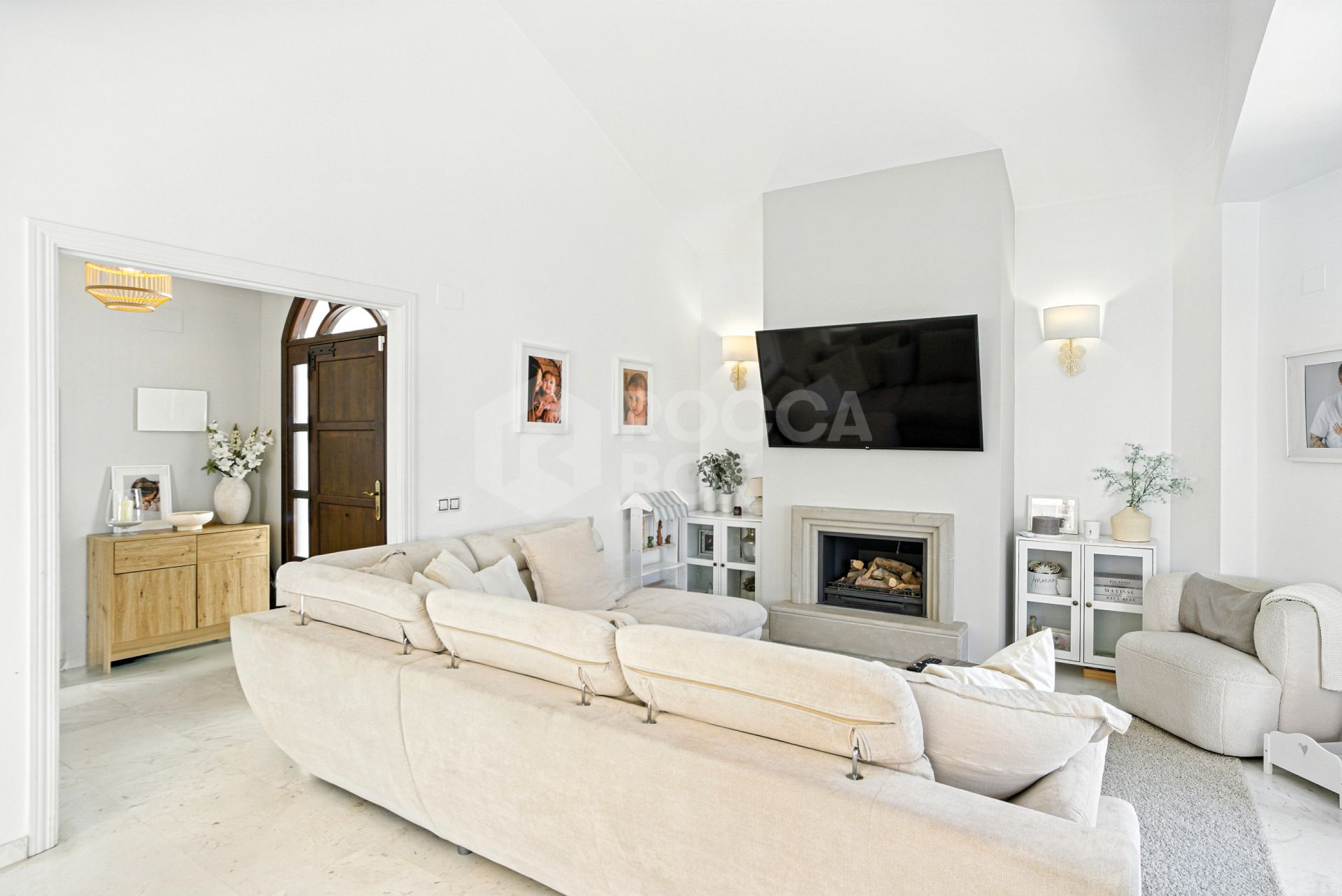 Stylish south west facing, three-bedroom semi detached townhouse located in Riviera del Sol