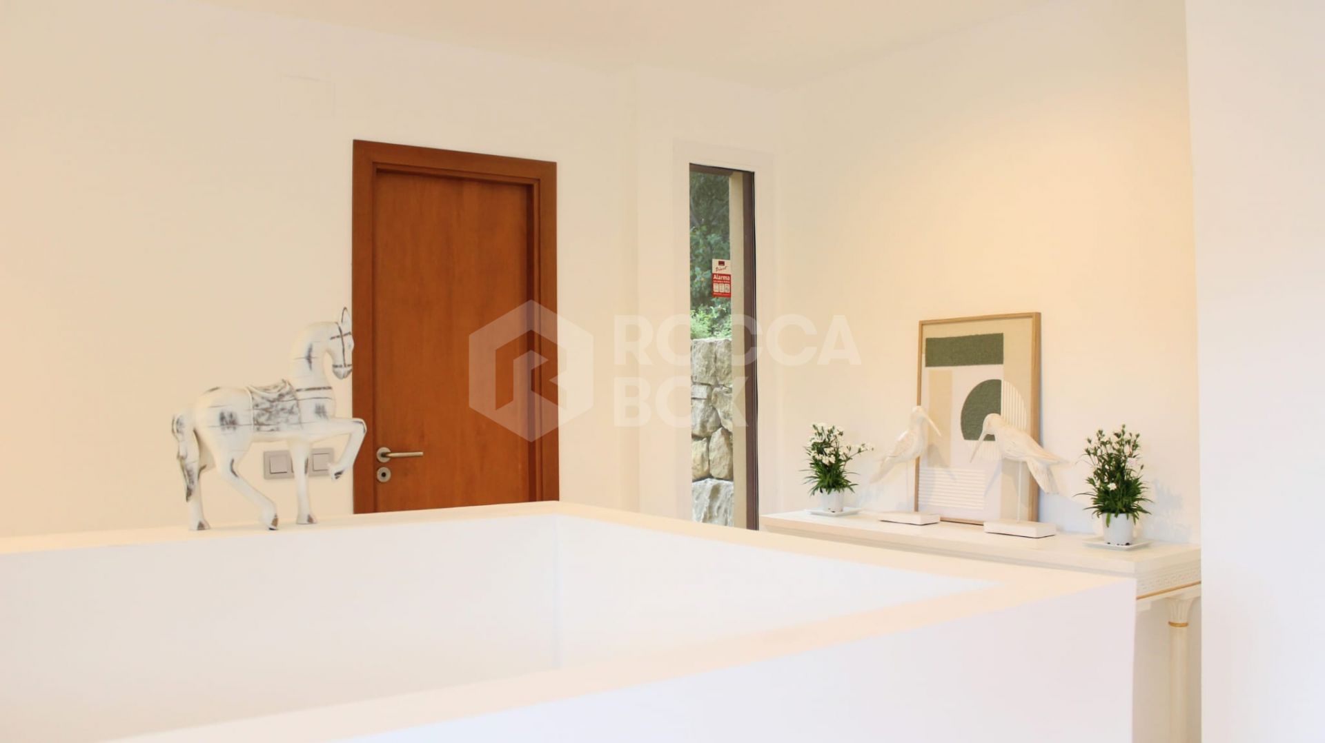 Spacious East-Facing four-Bedroom Villa with Private Pool and Guest Apartment in Benahavís