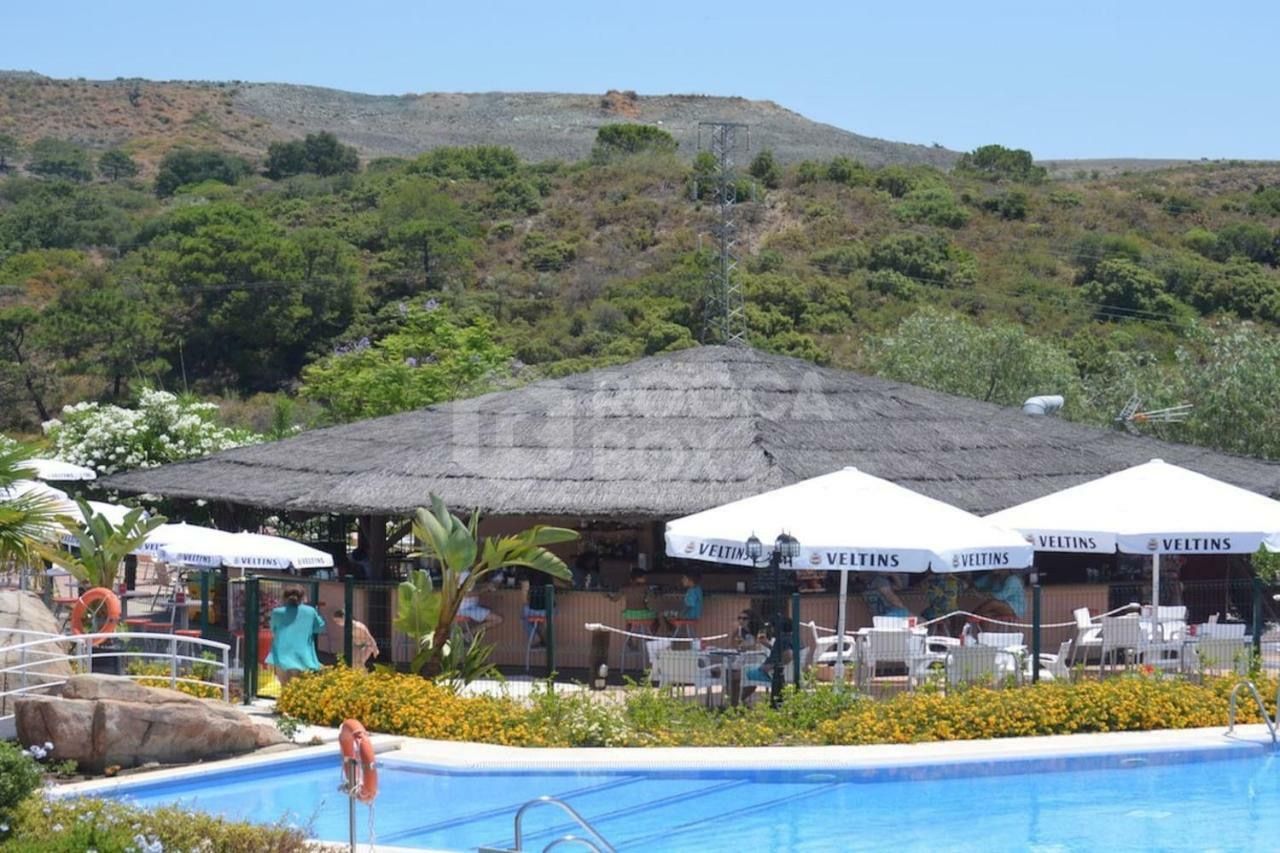 Spacious East-Facing four-Bedroom Villa with Private Pool and Guest Apartment in Benahavís