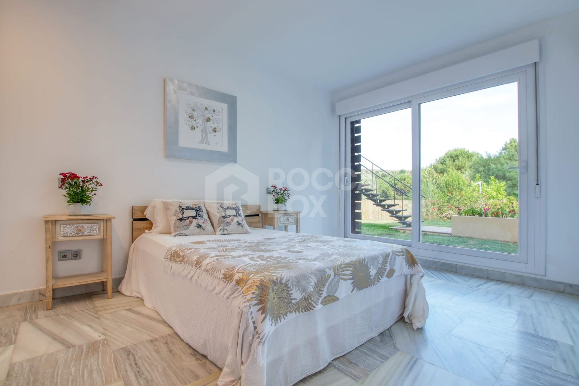 Spacious East-Facing four-Bedroom Villa with Private Pool and Guest Apartment in Benahavís