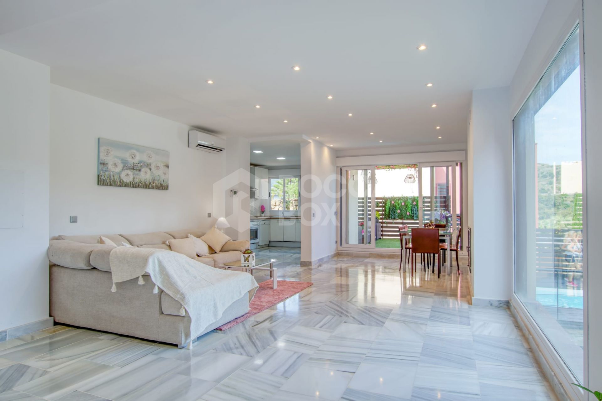 Spacious East-Facing four-Bedroom Villa with Private Pool and Guest Apartment in Benahavís