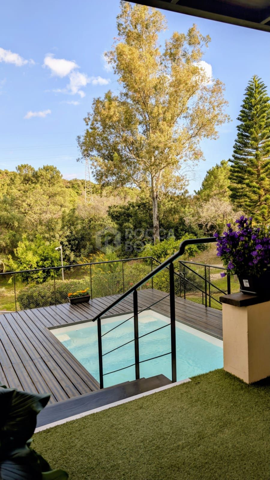 Spacious East-Facing four-Bedroom Villa with Private Pool and Guest Apartment in Benahavís