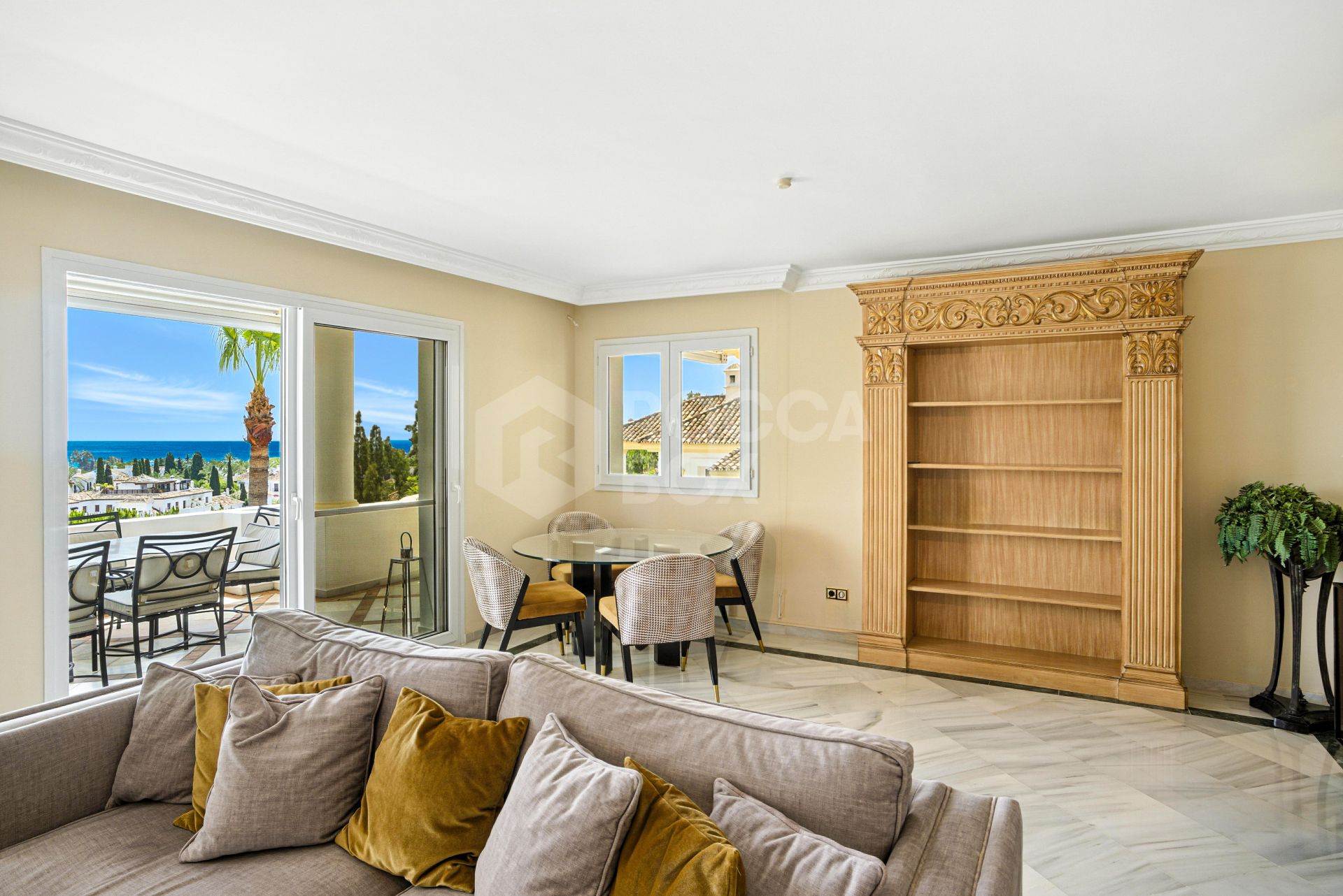 Wonderful three bedroom, south east facing duplex penthouse in the exclusive and gated community of Monte Paraiso on the Golden Mile