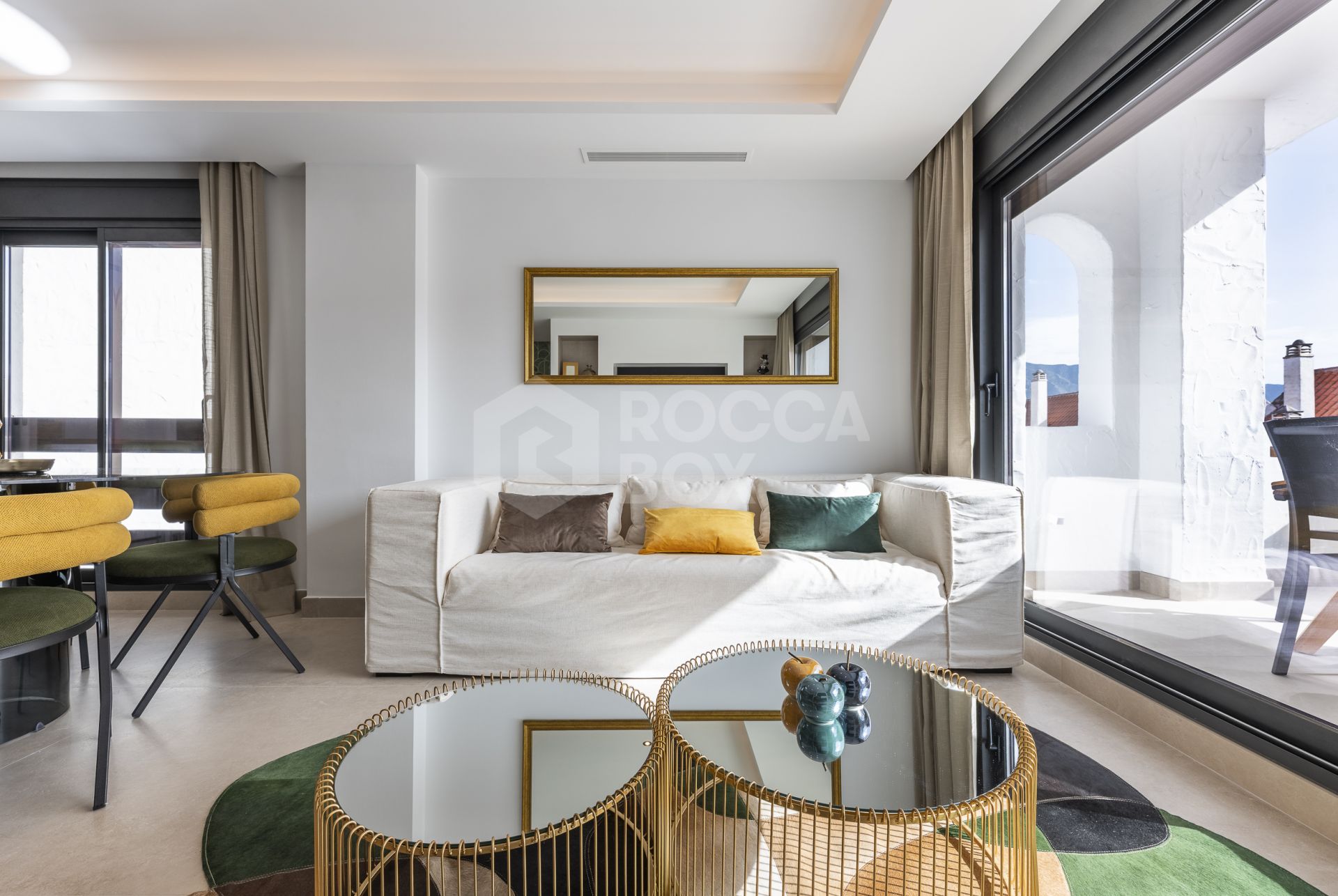 Beautifully renovated three-bedroom, east facing apartment, located in one of the most desirable complexes in Nueva Andalucia, La Maestranza.