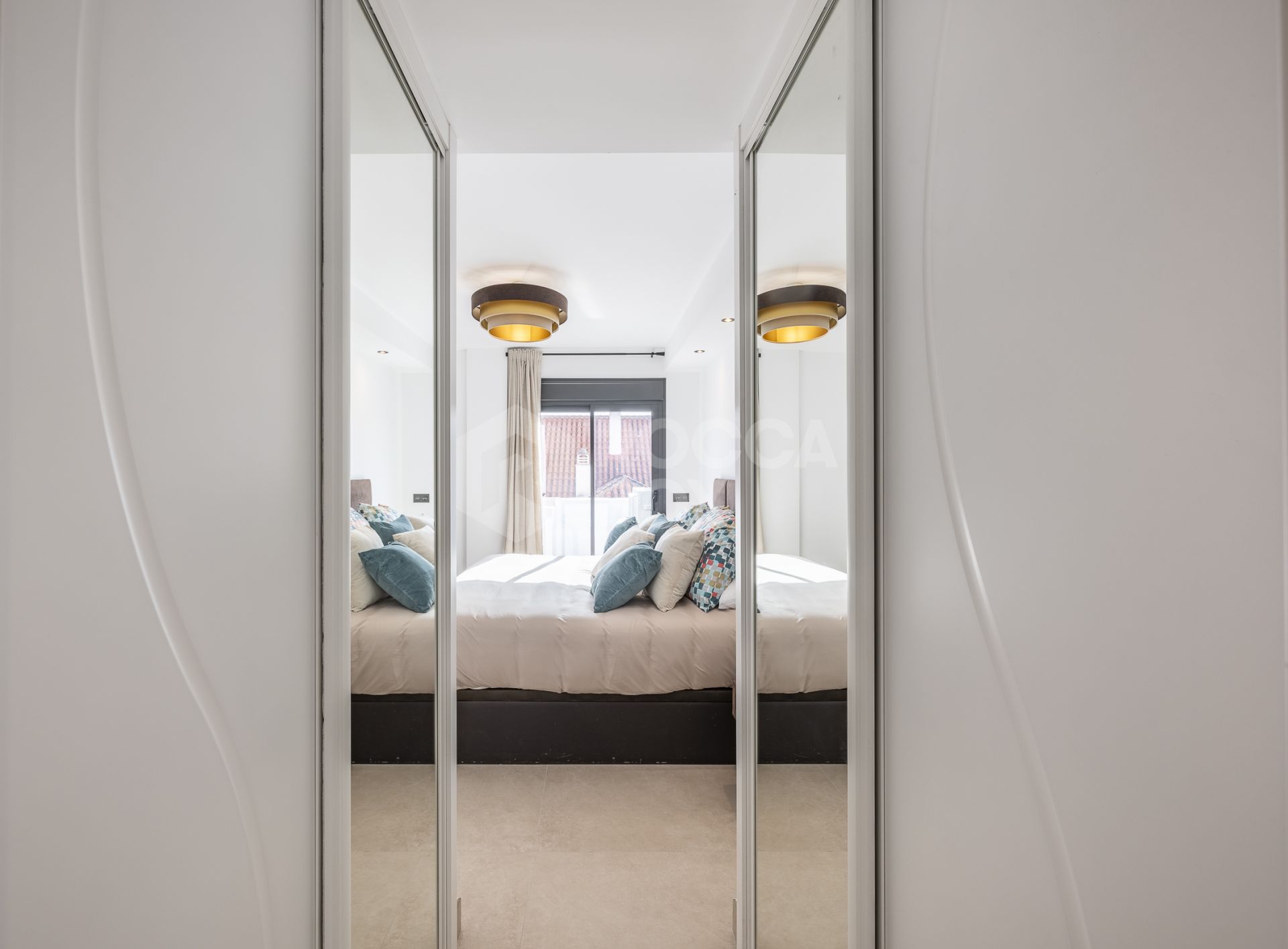 Beautifully renovated three-bedroom, east facing apartment, located in one of the most desirable complexes in Nueva Andalucia, La Maestranza.