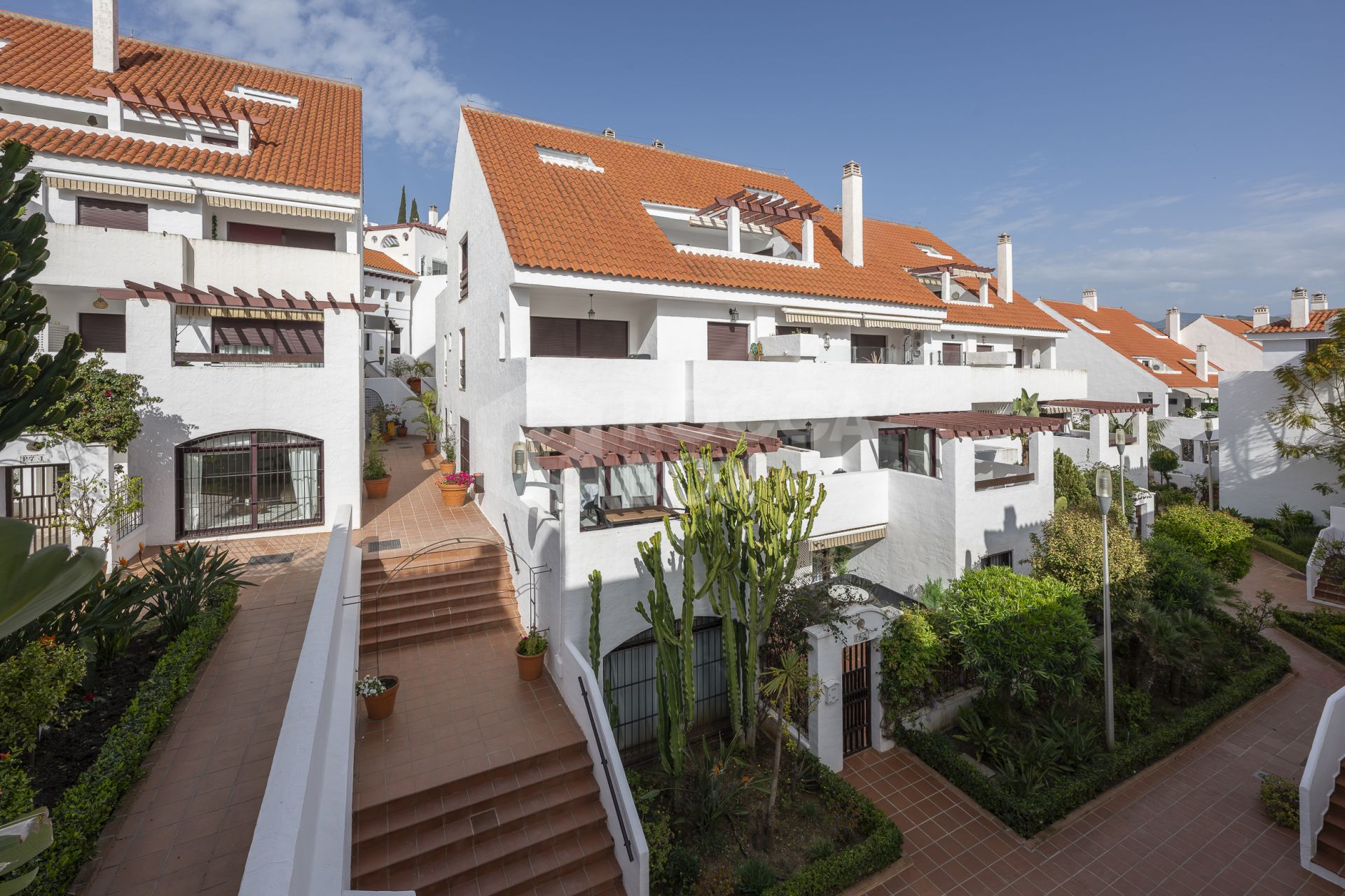 Beautifully renovated three-bedroom, east facing apartment, located in one of the most desirable complexes in Nueva Andalucia, La Maestranza.
