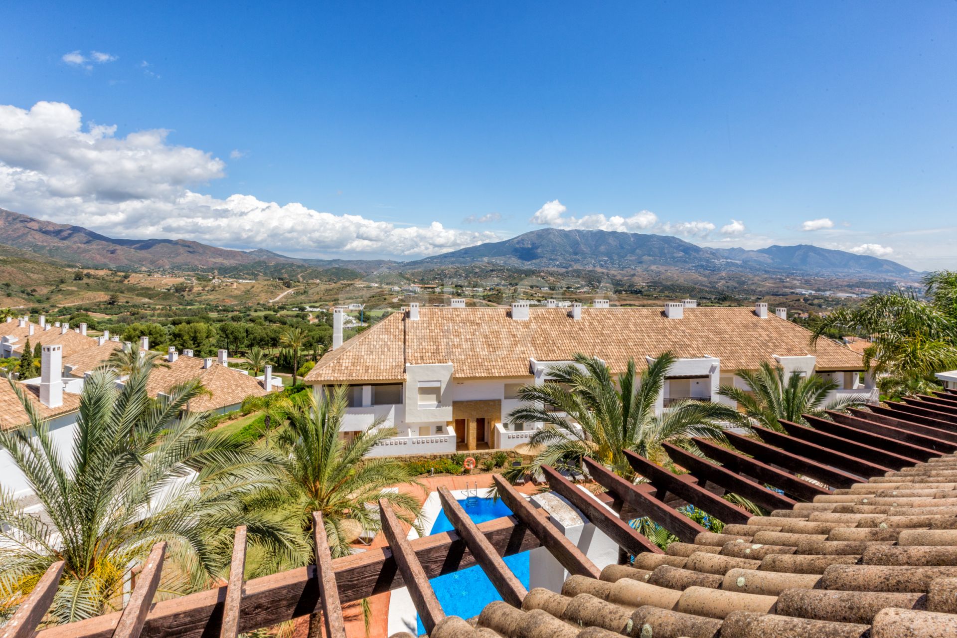 Elegant north east facing, three bedroom townhouse located in La Cala Golf, Mijas