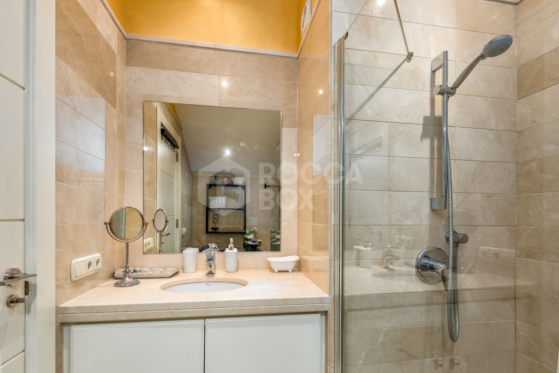 Elegant north east facing, three bedroom townhouse located in La Cala Golf, Mijas