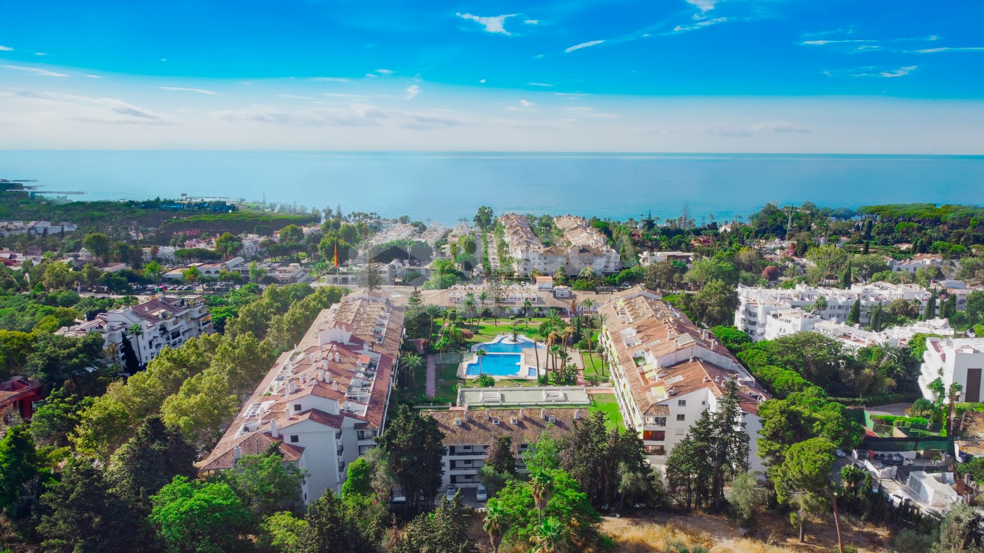 Wonderful south facing. two bedroom duplex penthouse located in the highly sought-after Carolina Park on Marbella’s prestigious Golden Mile