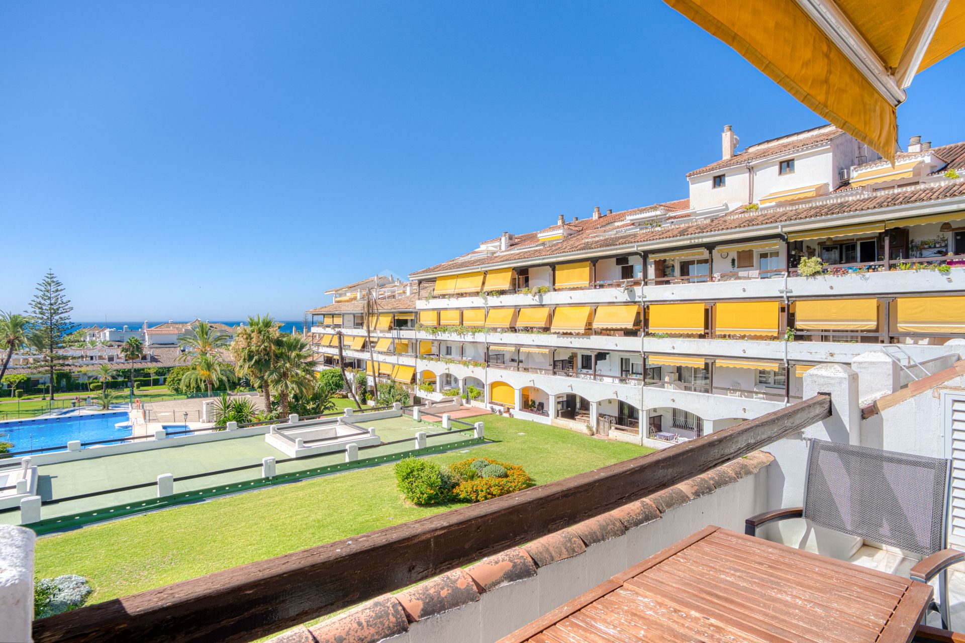 Wonderful south facing. two bedroom duplex penthouse located in the highly sought-after Carolina Park on Marbella’s prestigious Golden Mile