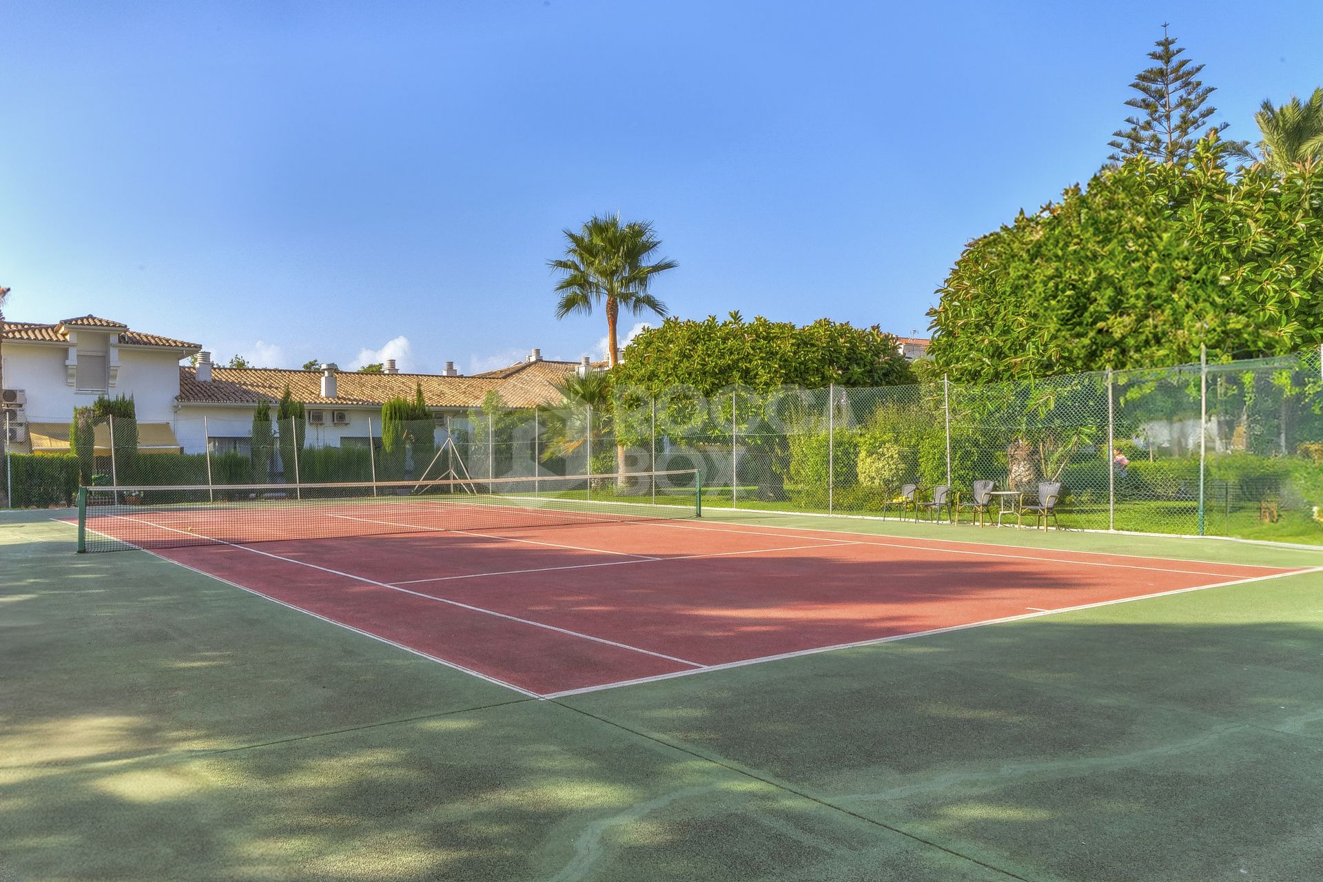 Wonderful south facing. two bedroom duplex penthouse located in the highly sought-after Carolina Park on Marbella’s prestigious Golden Mile