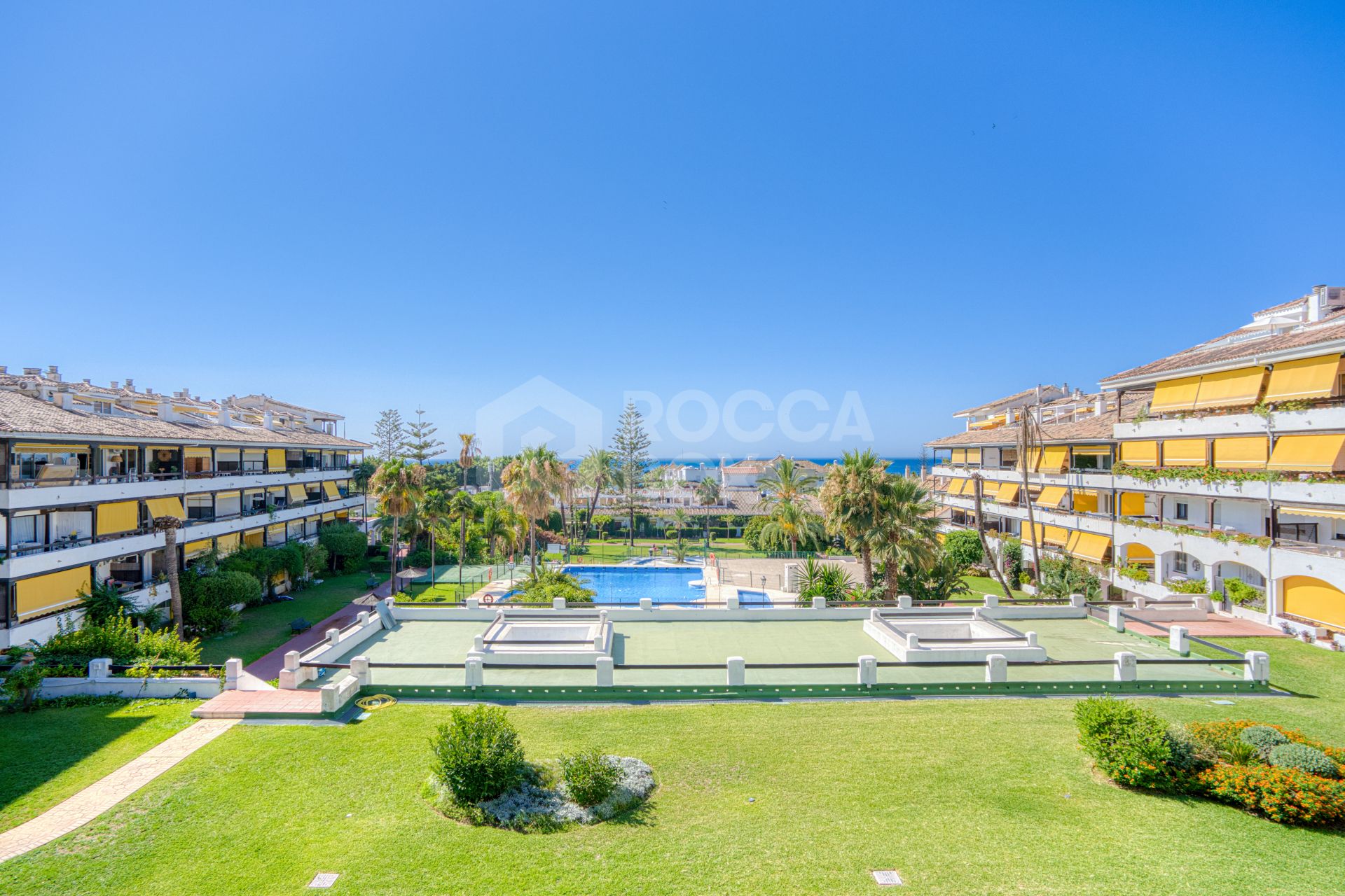 Wonderful south facing. two bedroom duplex penthouse located in the highly sought-after Carolina Park on Marbella’s prestigious Golden Mile