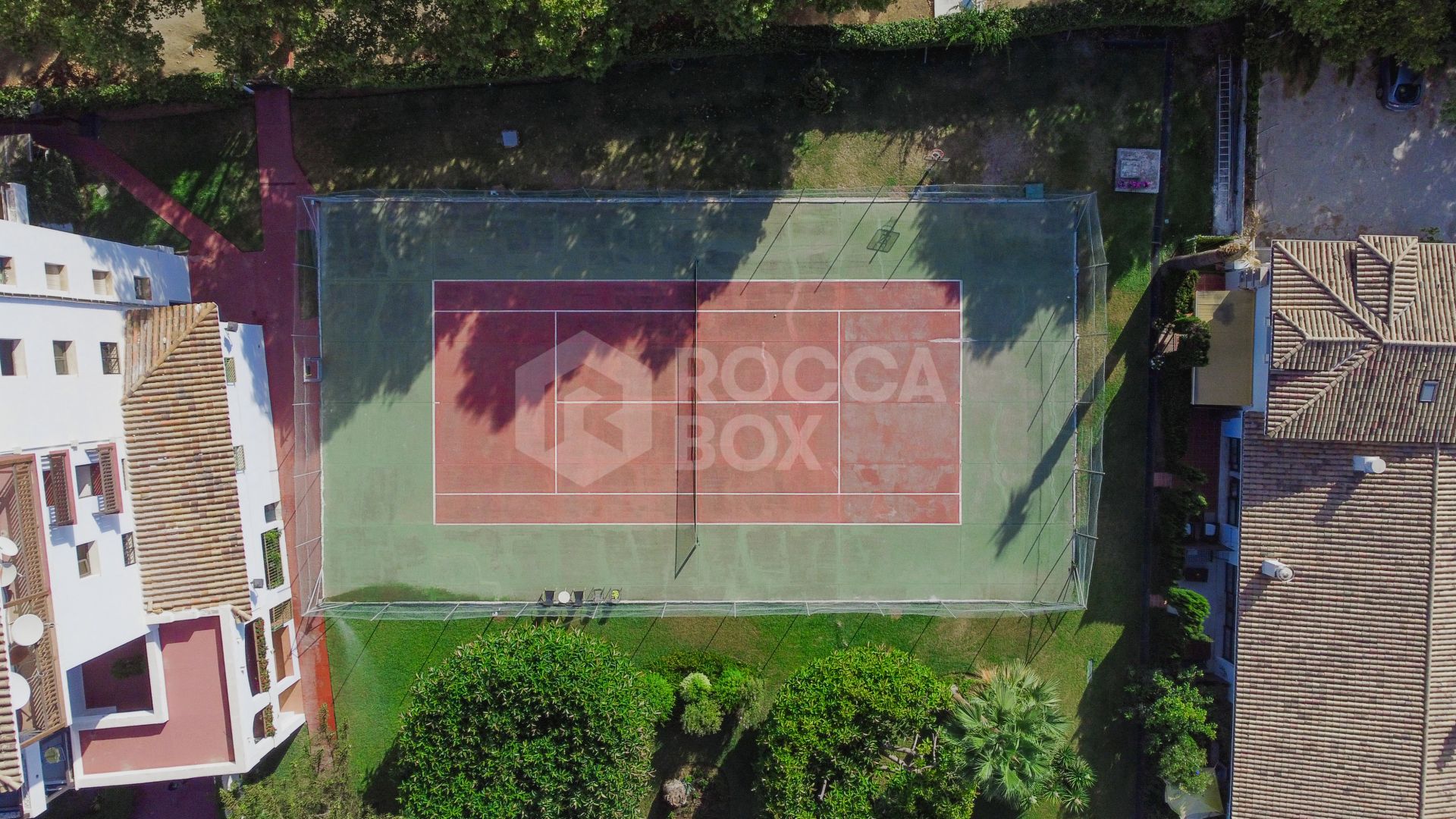 Wonderful south facing. two bedroom duplex penthouse located in the highly sought-after Carolina Park on Marbella’s prestigious Golden Mile