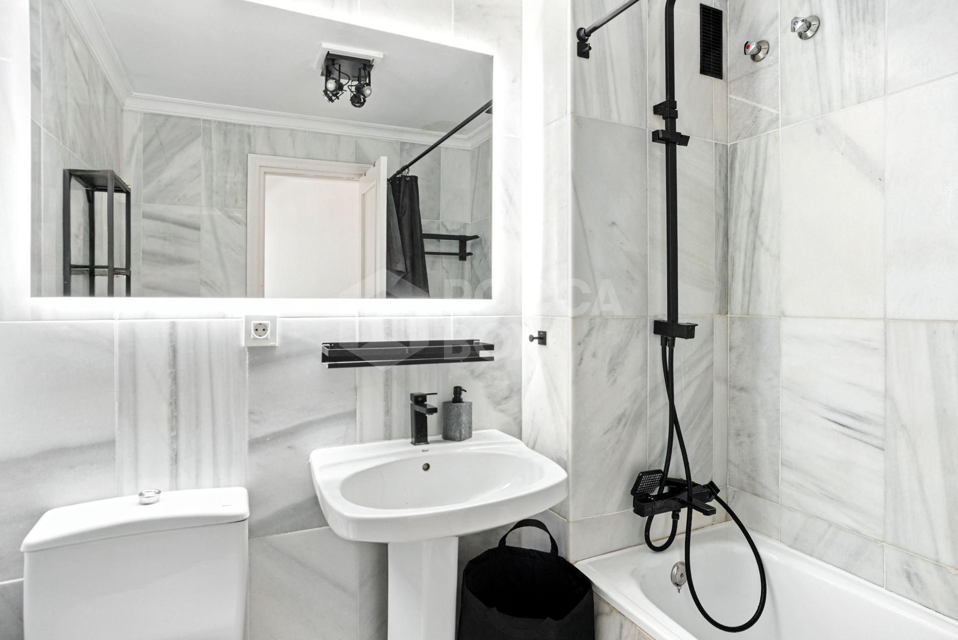 Wonderful south facing. two bedroom duplex penthouse located in the highly sought-after Carolina Park on Marbella’s prestigious Golden Mile