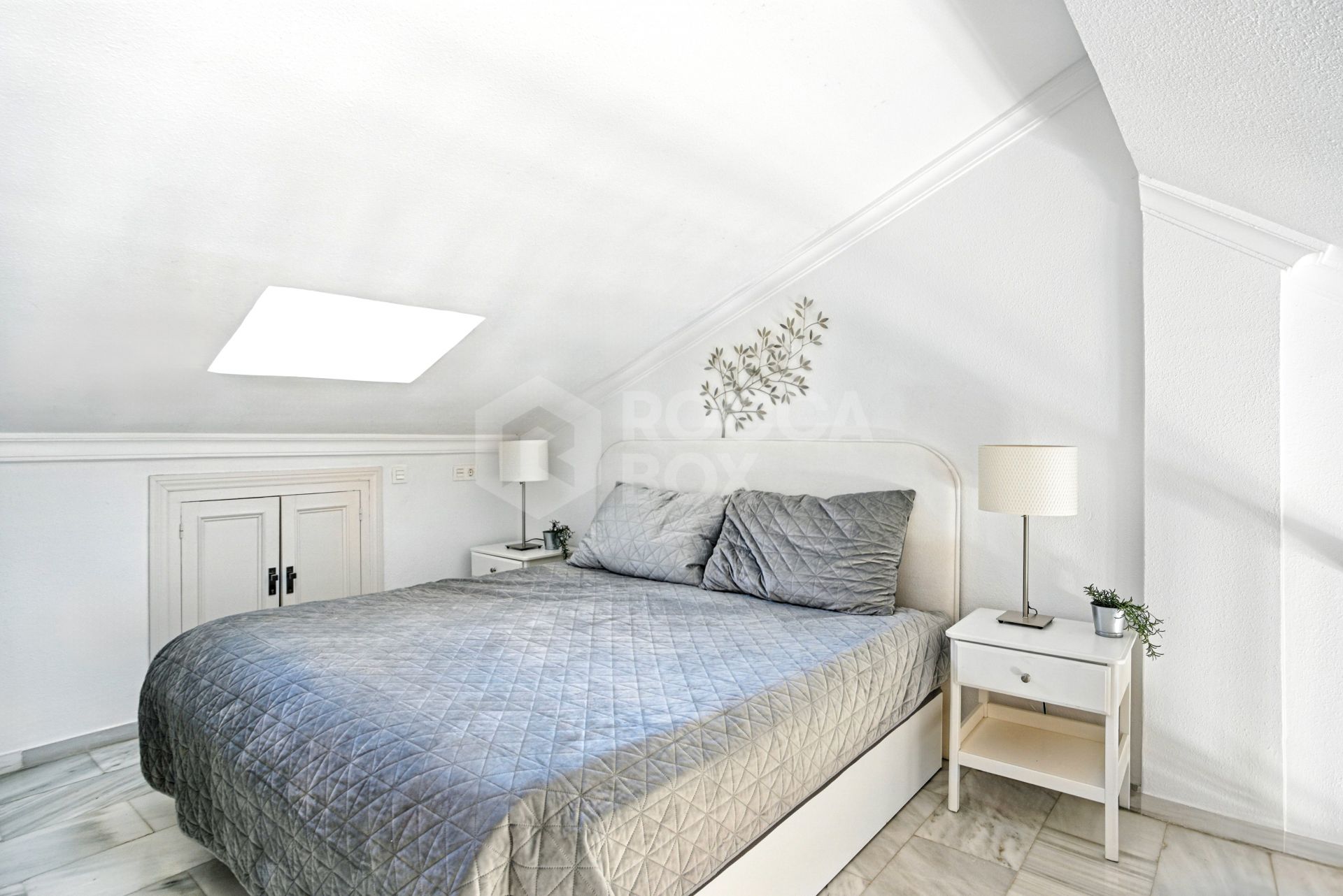 Wonderful south facing. two bedroom duplex penthouse located in the highly sought-after Carolina Park on Marbella’s prestigious Golden Mile