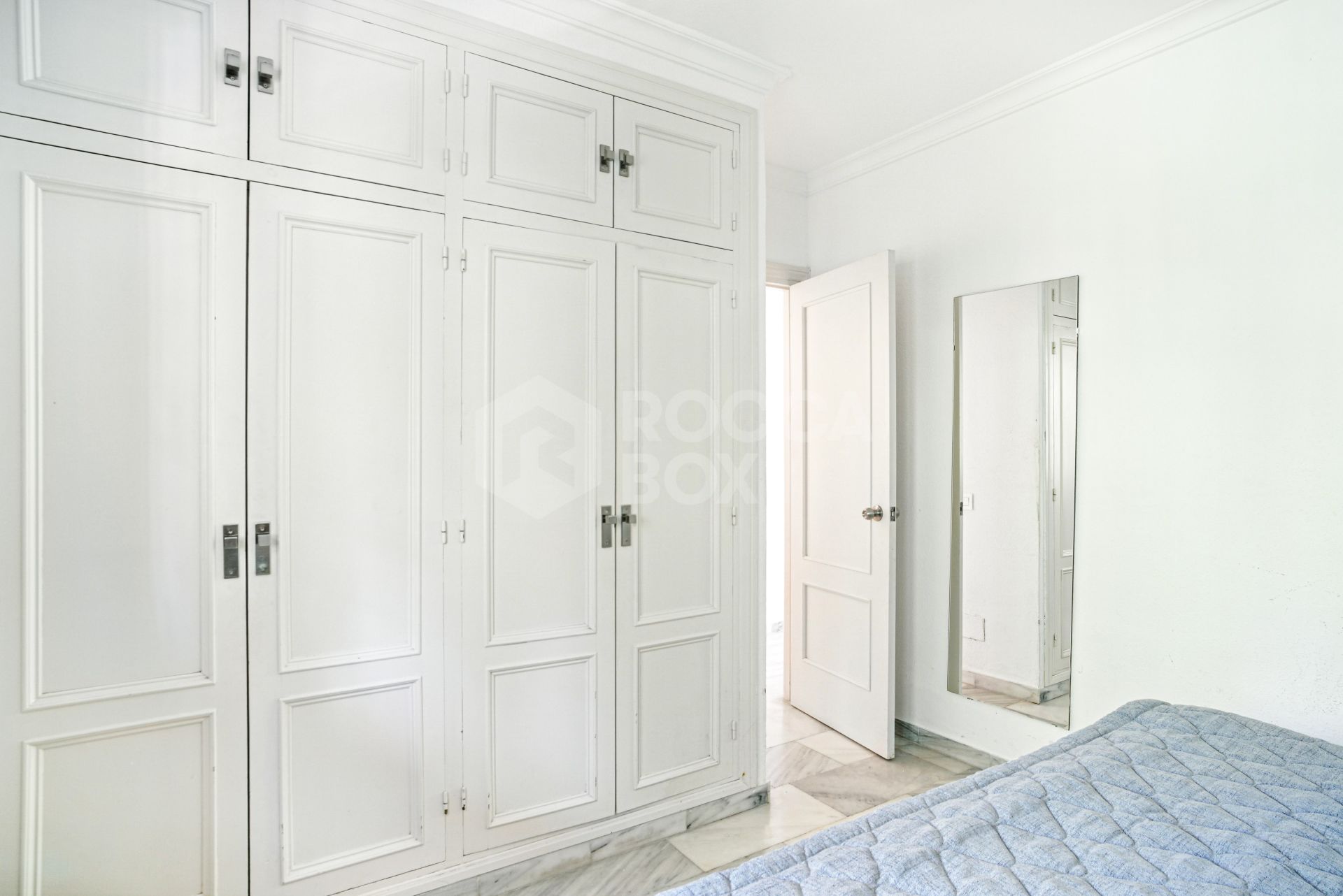 Wonderful south facing. two bedroom duplex penthouse located in the highly sought-after Carolina Park on Marbella’s prestigious Golden Mile