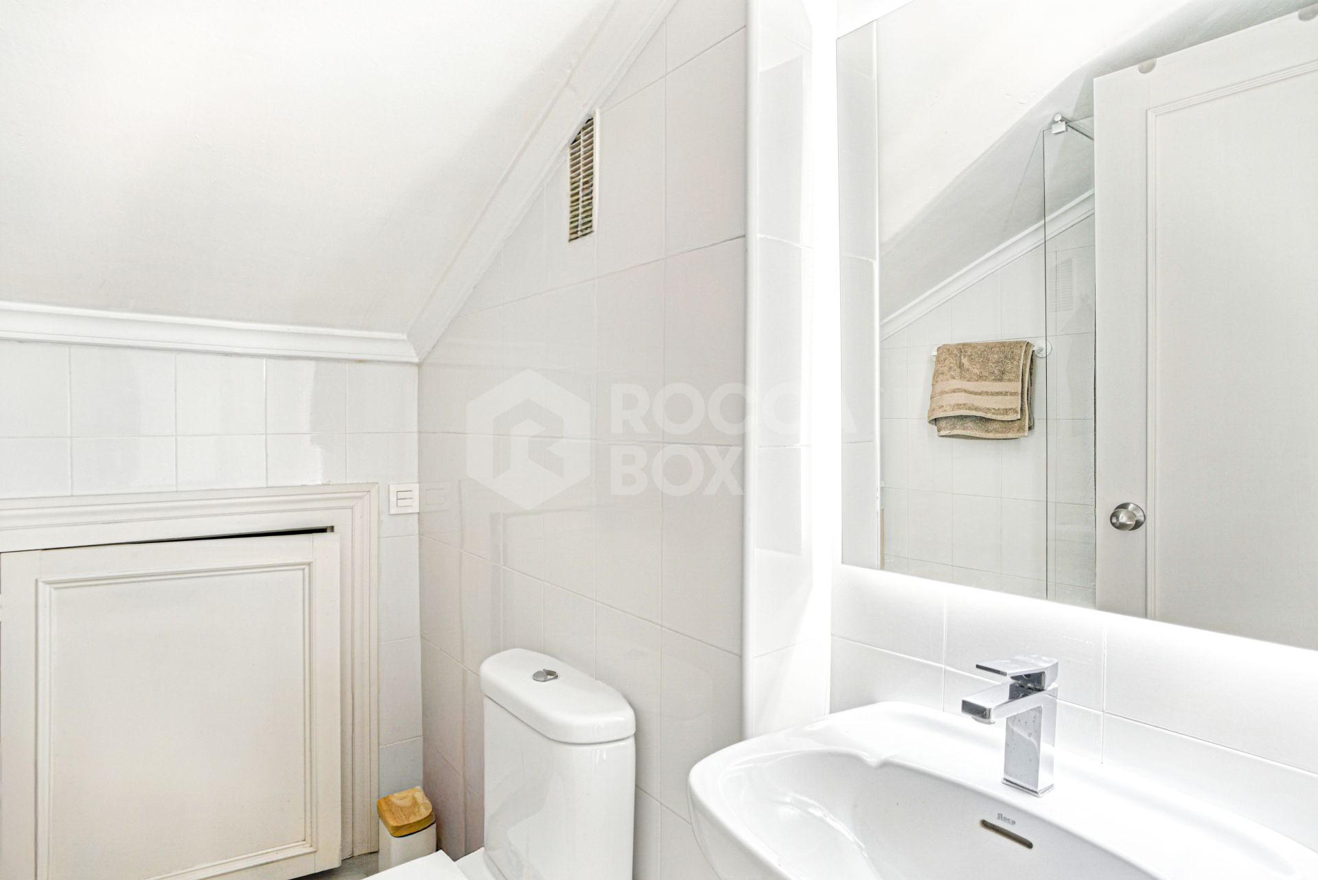 Wonderful south facing. two bedroom duplex penthouse located in the highly sought-after Carolina Park on Marbella’s prestigious Golden Mile