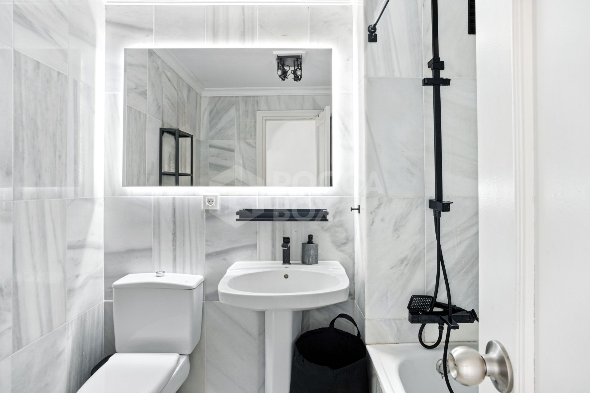 Wonderful south facing. two bedroom duplex penthouse located in the highly sought-after Carolina Park on Marbella’s prestigious Golden Mile