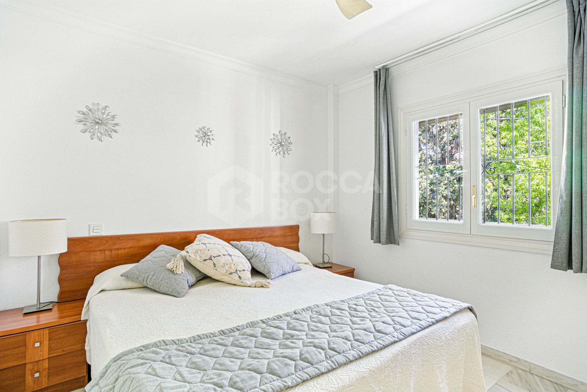 Wonderful south facing. two bedroom duplex penthouse located in the highly sought-after Carolina Park on Marbella’s prestigious Golden Mile