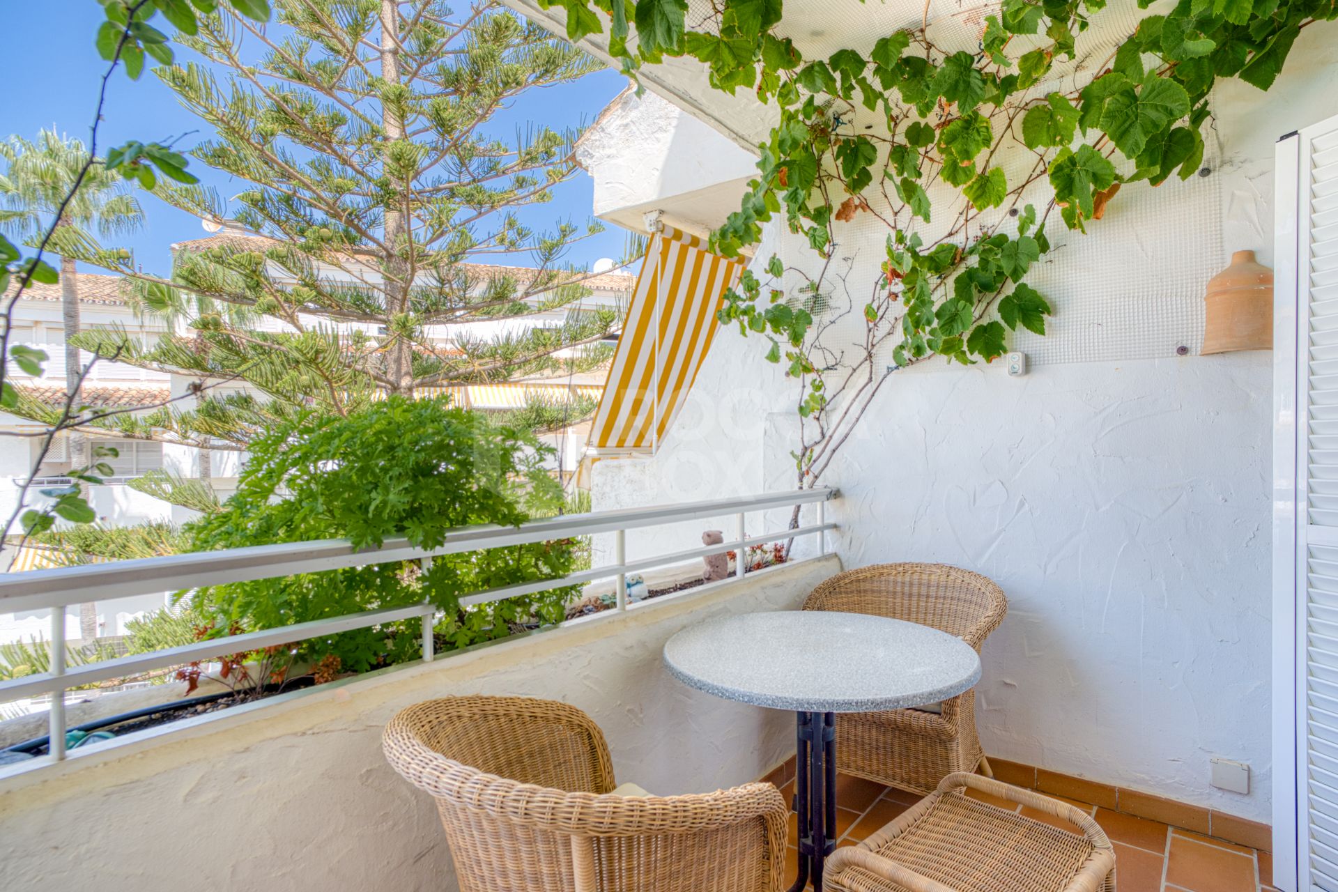 Excellent investment opportunity - south west facing three bedroom, beachfront duplex penthouse located in Playa Real, Marbesa