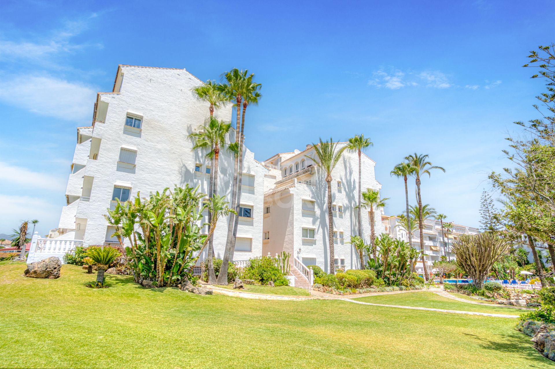 Excellent investment opportunity - south west facing three bedroom, beachfront duplex penthouse located in Playa Real, Marbesa