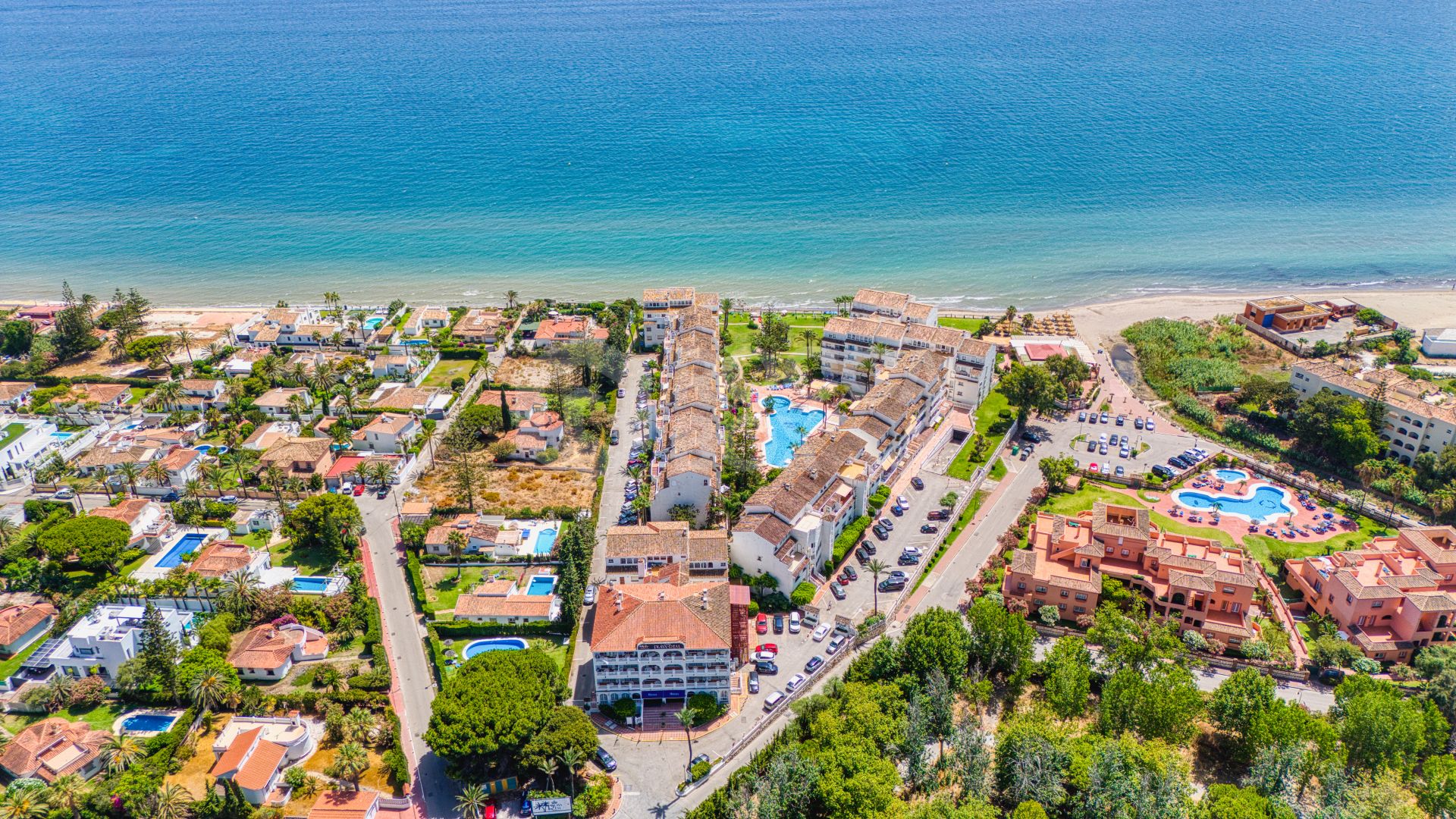 Excellent investment opportunity - south west facing three bedroom, beachfront duplex penthouse located in Playa Real, Marbesa