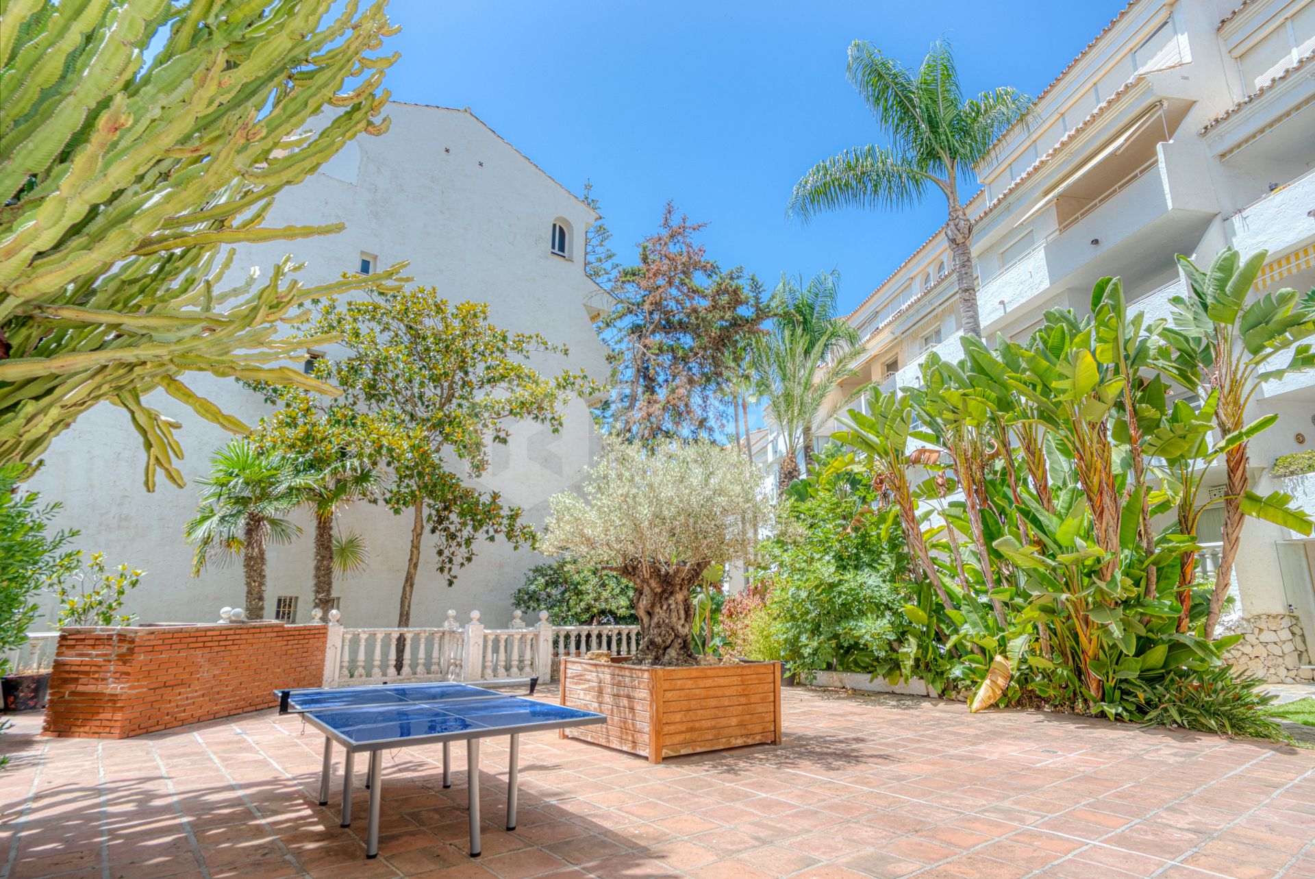 Excellent investment opportunity - south west facing three bedroom, beachfront duplex penthouse located in Playa Real, Marbesa