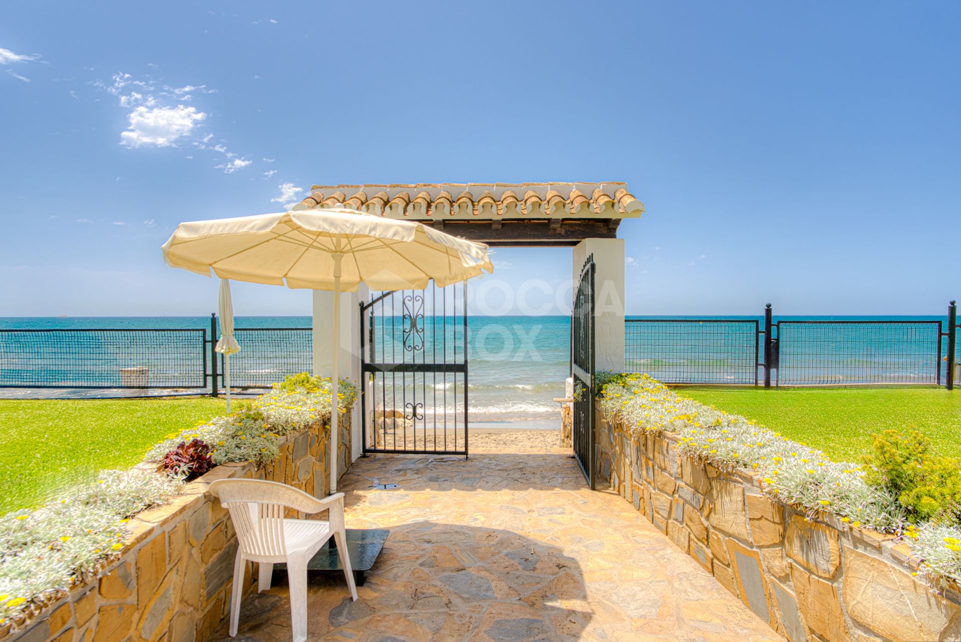 Excellent investment opportunity - south west facing three bedroom, beachfront duplex penthouse located in Playa Real, Marbesa