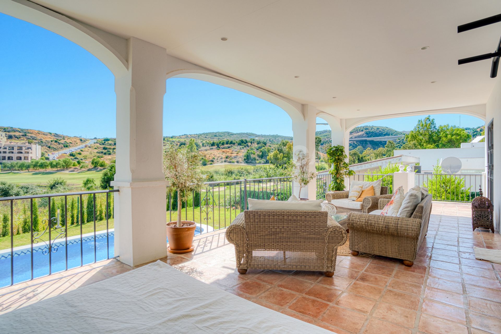 Beautiful five bedroom, Southwest-Facing Villa with Golf Views in Valle Romano (Estepona)