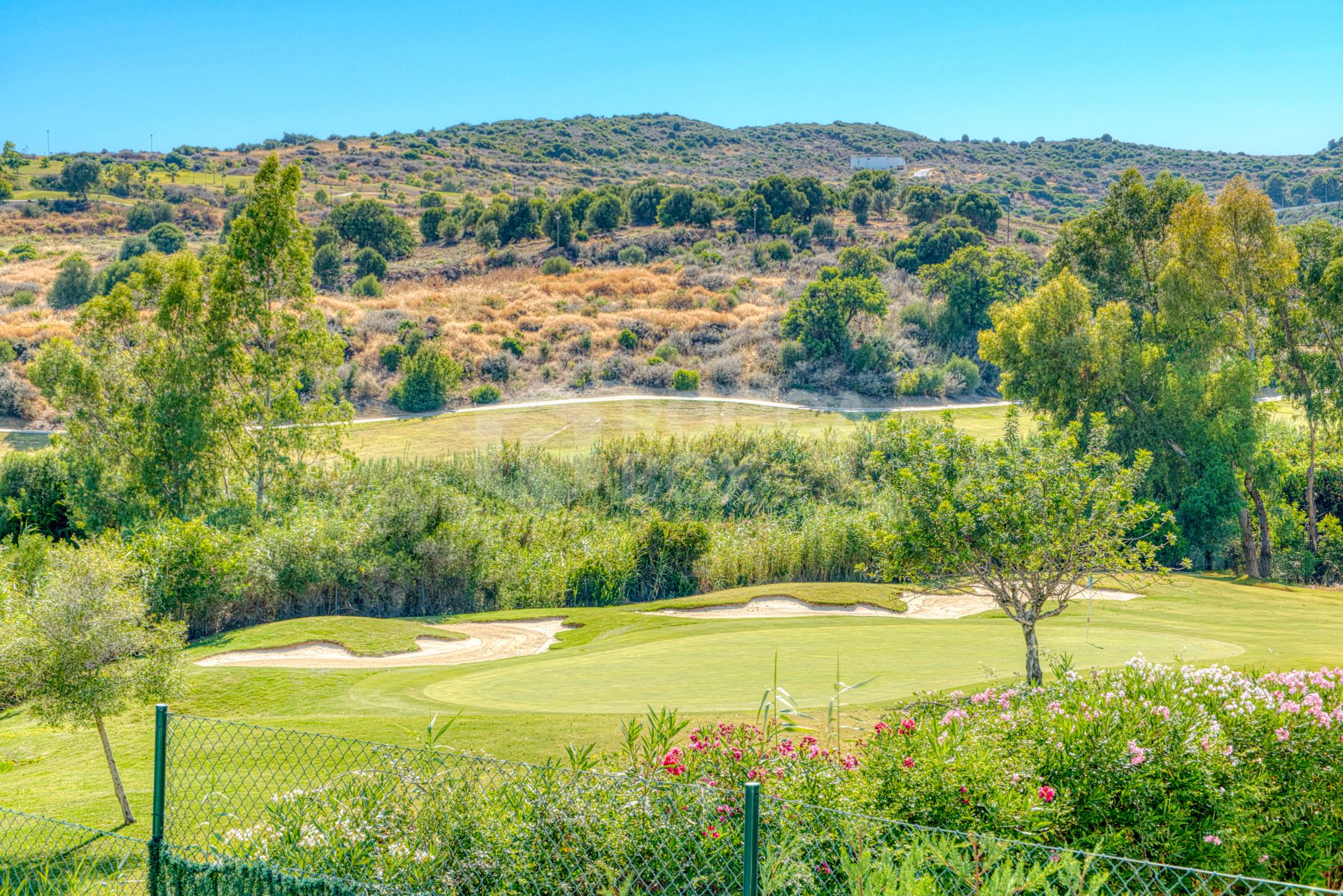 Beautiful five bedroom, Southwest-Facing Villa with Golf Views in Valle Romano (Estepona)