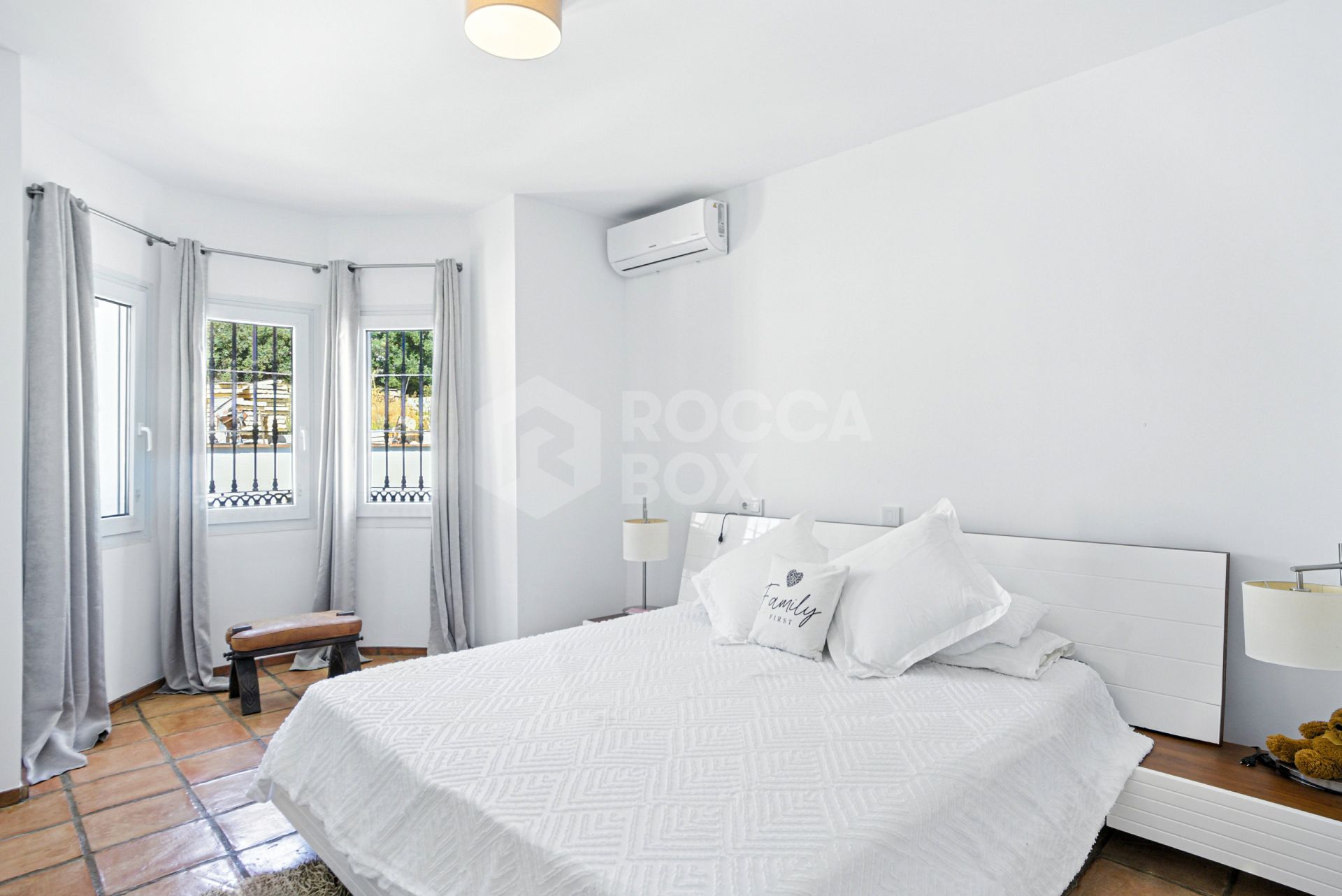 Beautiful five bedroom, Southwest-Facing Villa with Golf Views in Valle Romano (Estepona)