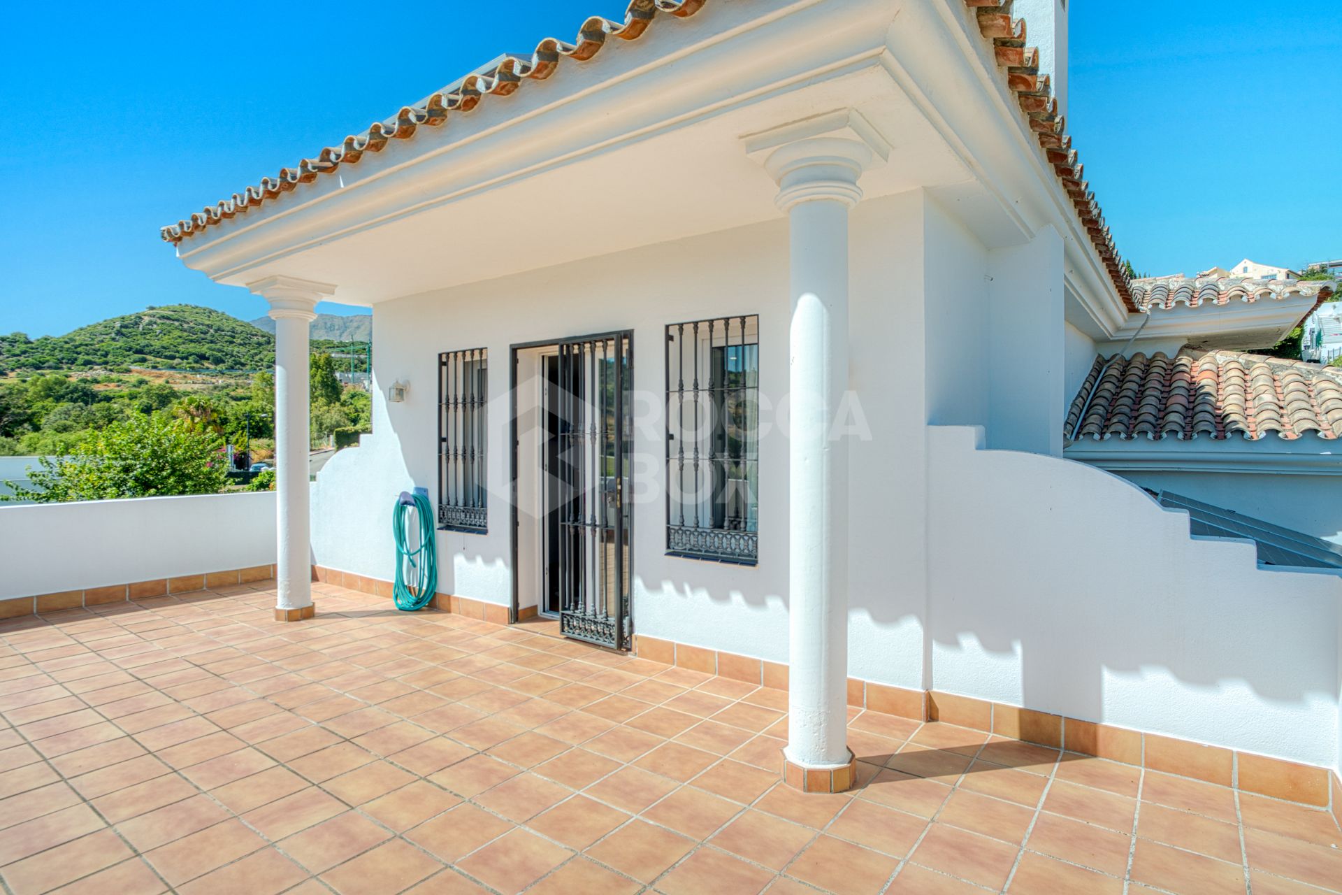 Beautiful five bedroom, Southwest-Facing Villa with Golf Views in Valle Romano (Estepona)