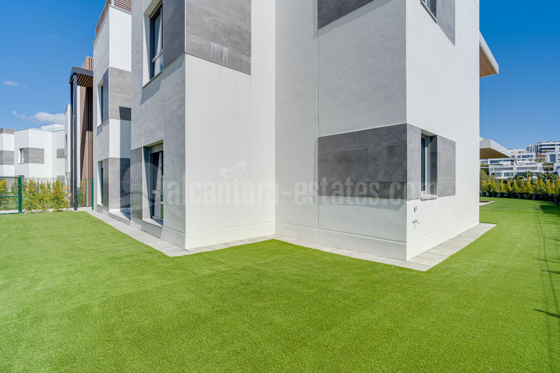 Ground Floor Duplex in Santa Clara, Marbella