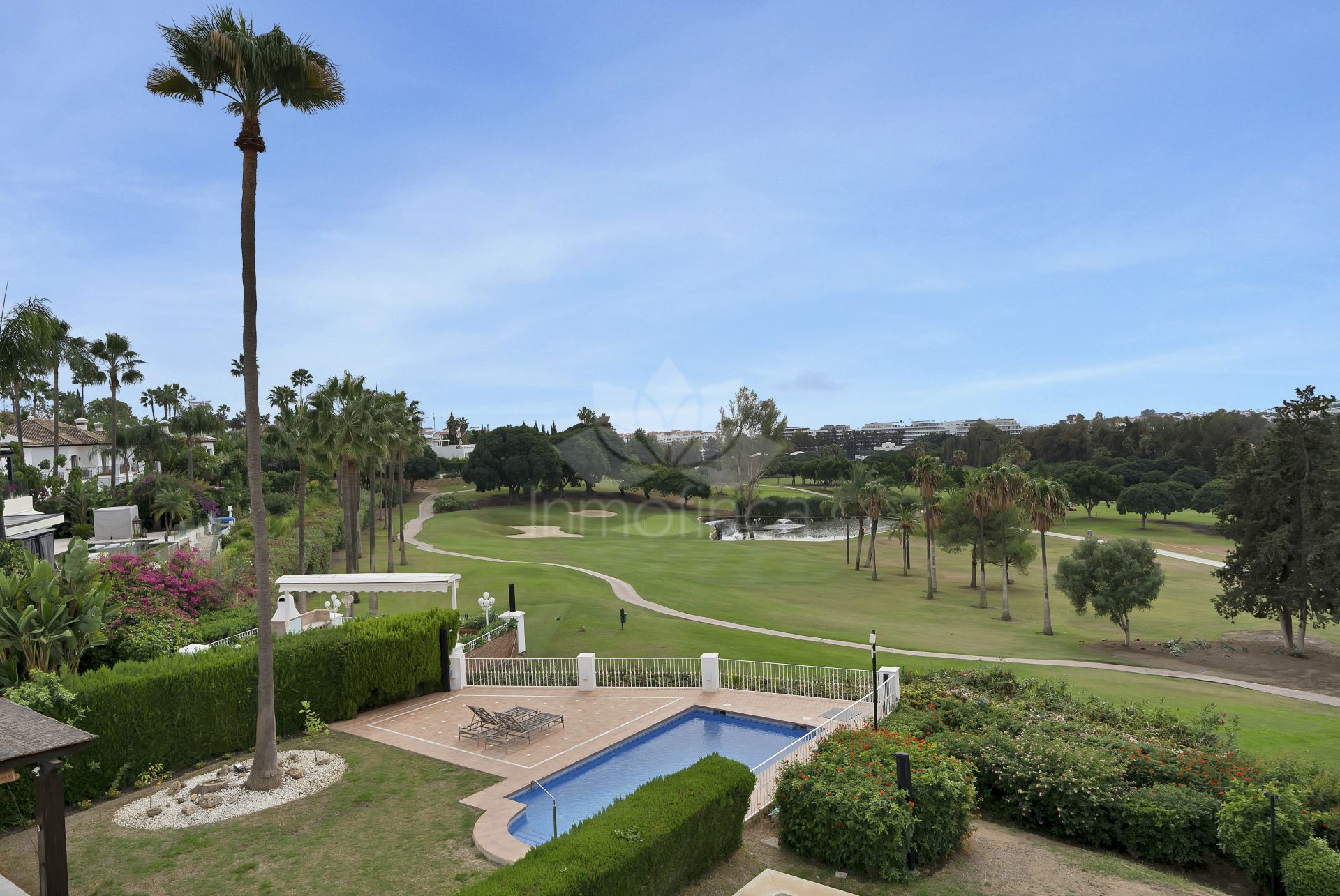 Apartamento en Los Naranjos, Marbella